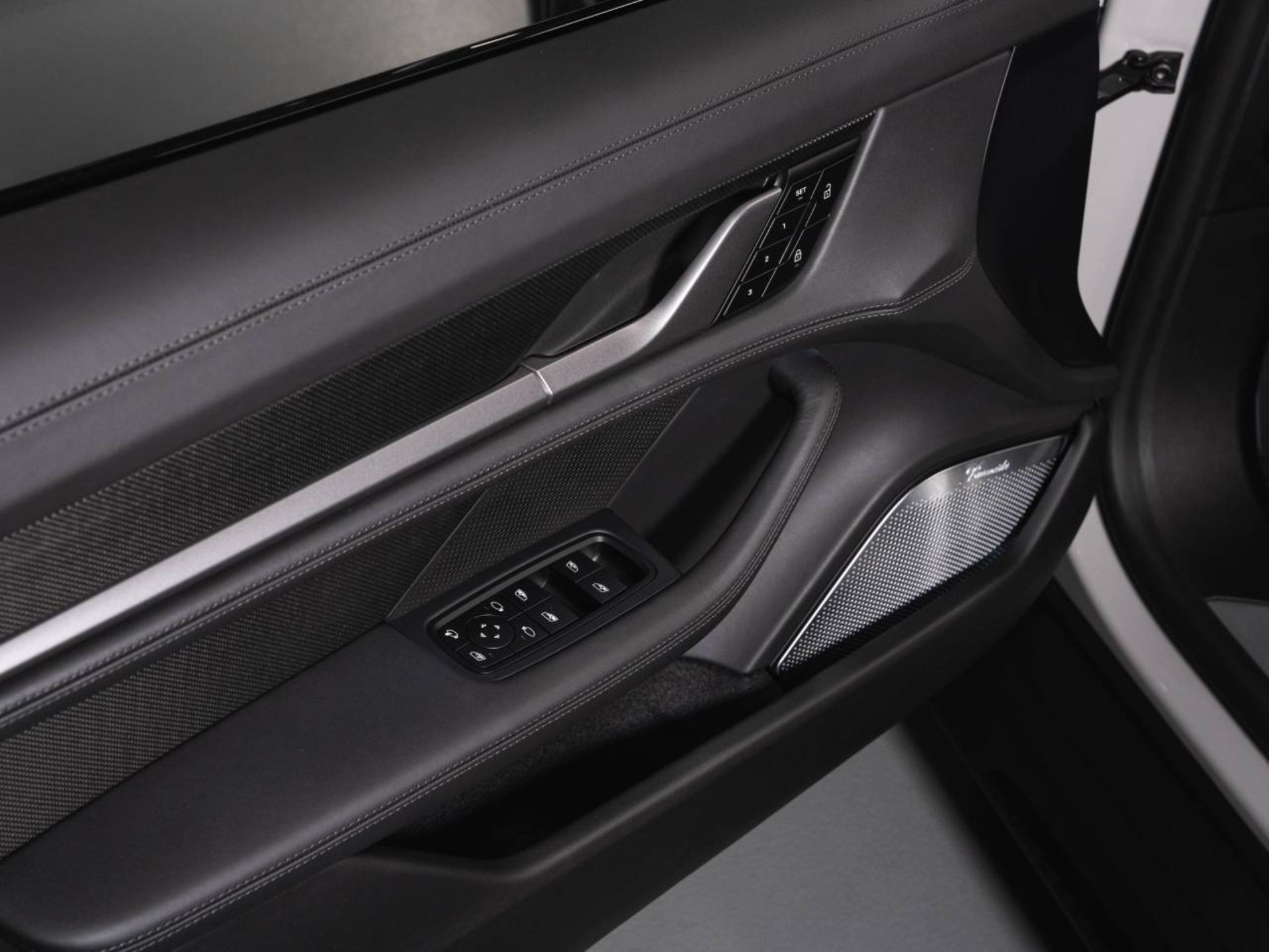 PORSCHE Taycan Turbo (MY23)-image-17