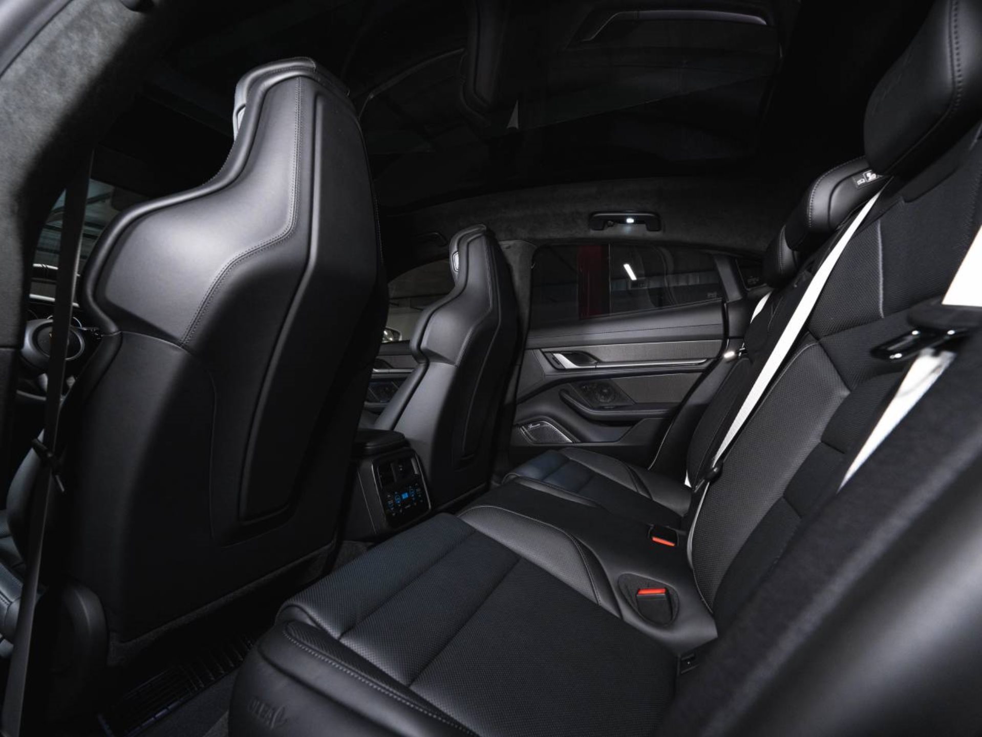 PORSCHE Taycan Turbo (MY23)-image-14