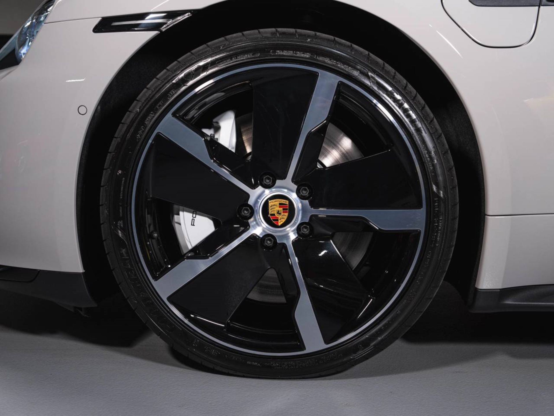 PORSCHE Taycan Turbo (MY23)-image-19