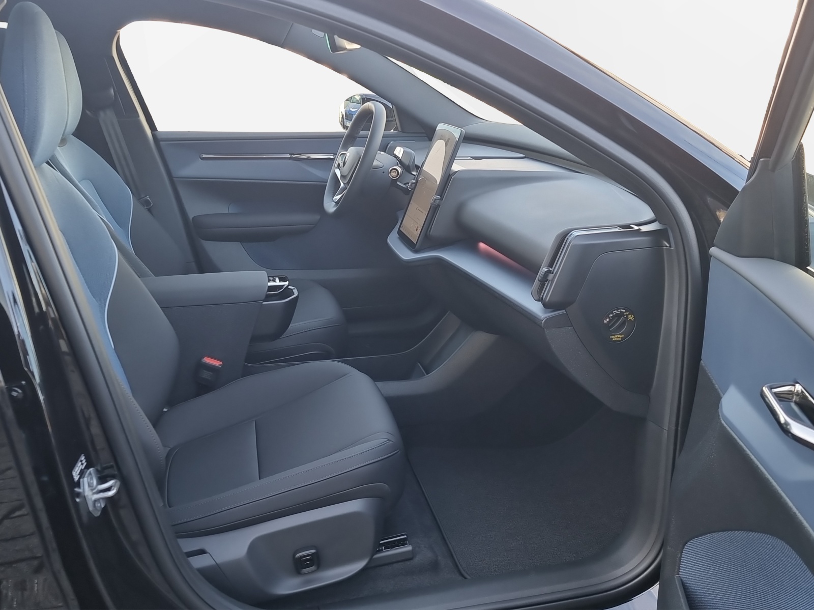 VOLVO EX30 E60 Twin Ultra Performance AWD-image-7
