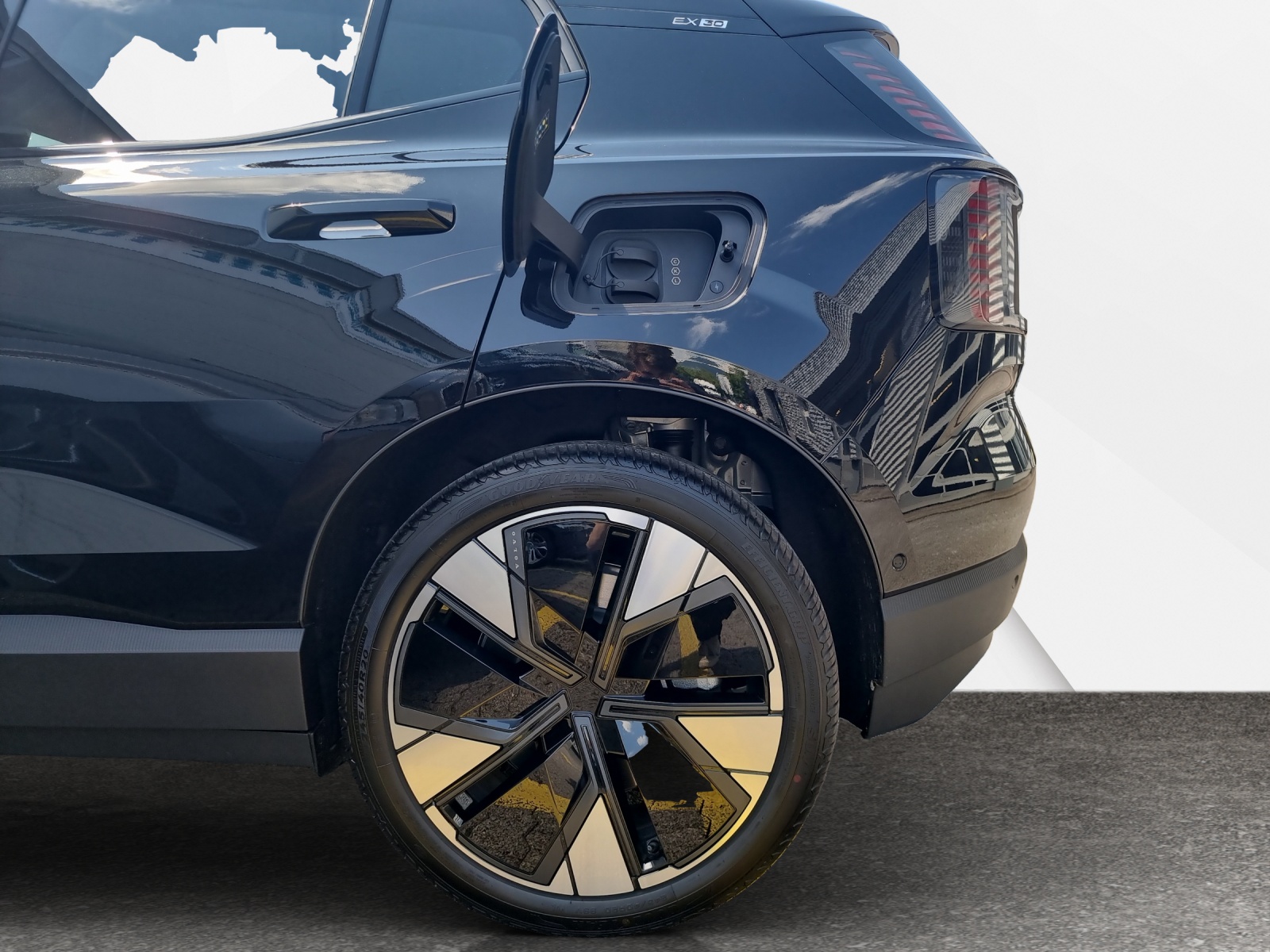VOLVO EX30 E60 Twin Ultra Performance AWD-image-6