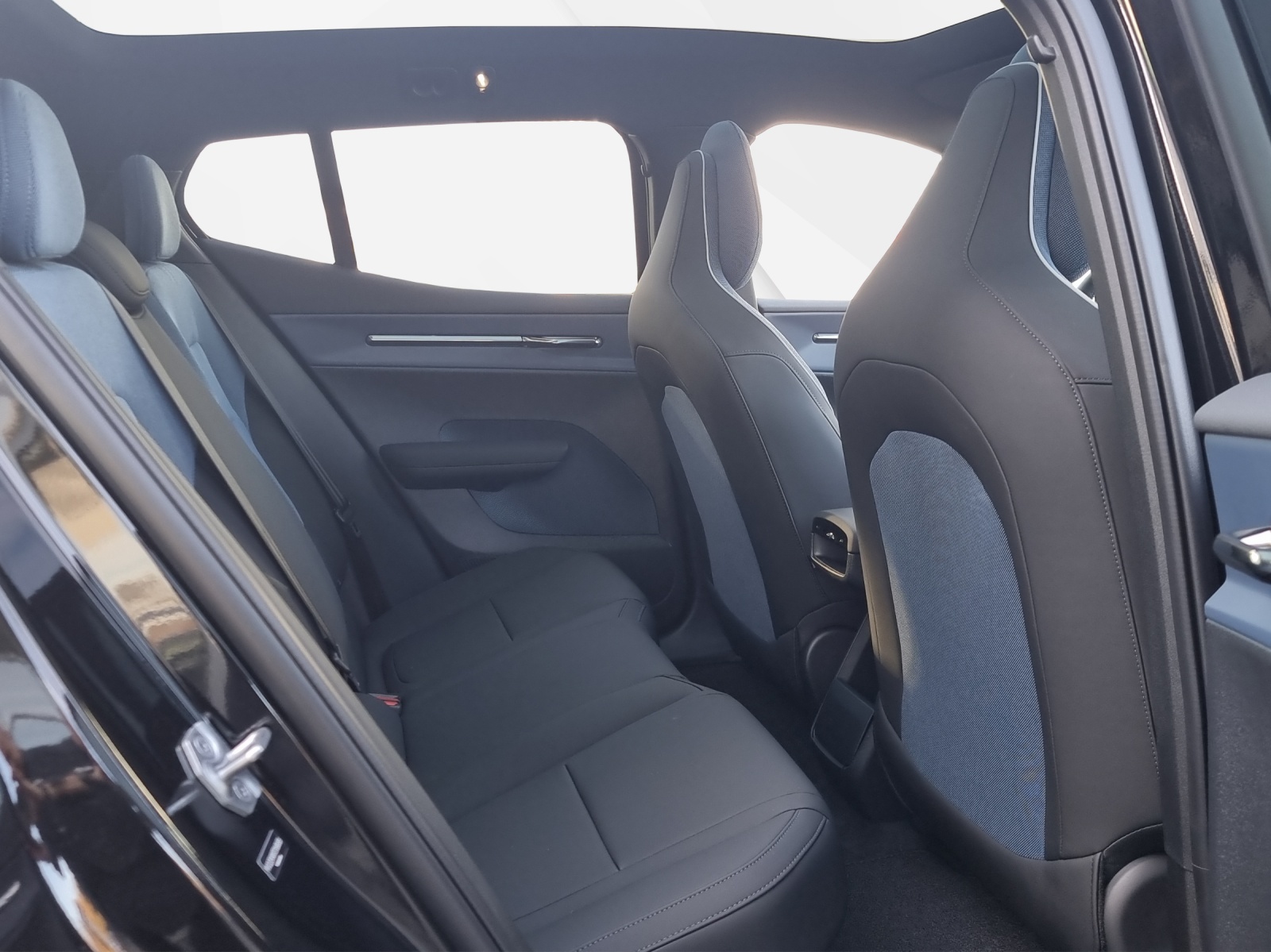 VOLVO EX30 E60 Twin Ultra Performance AWD-image-8
