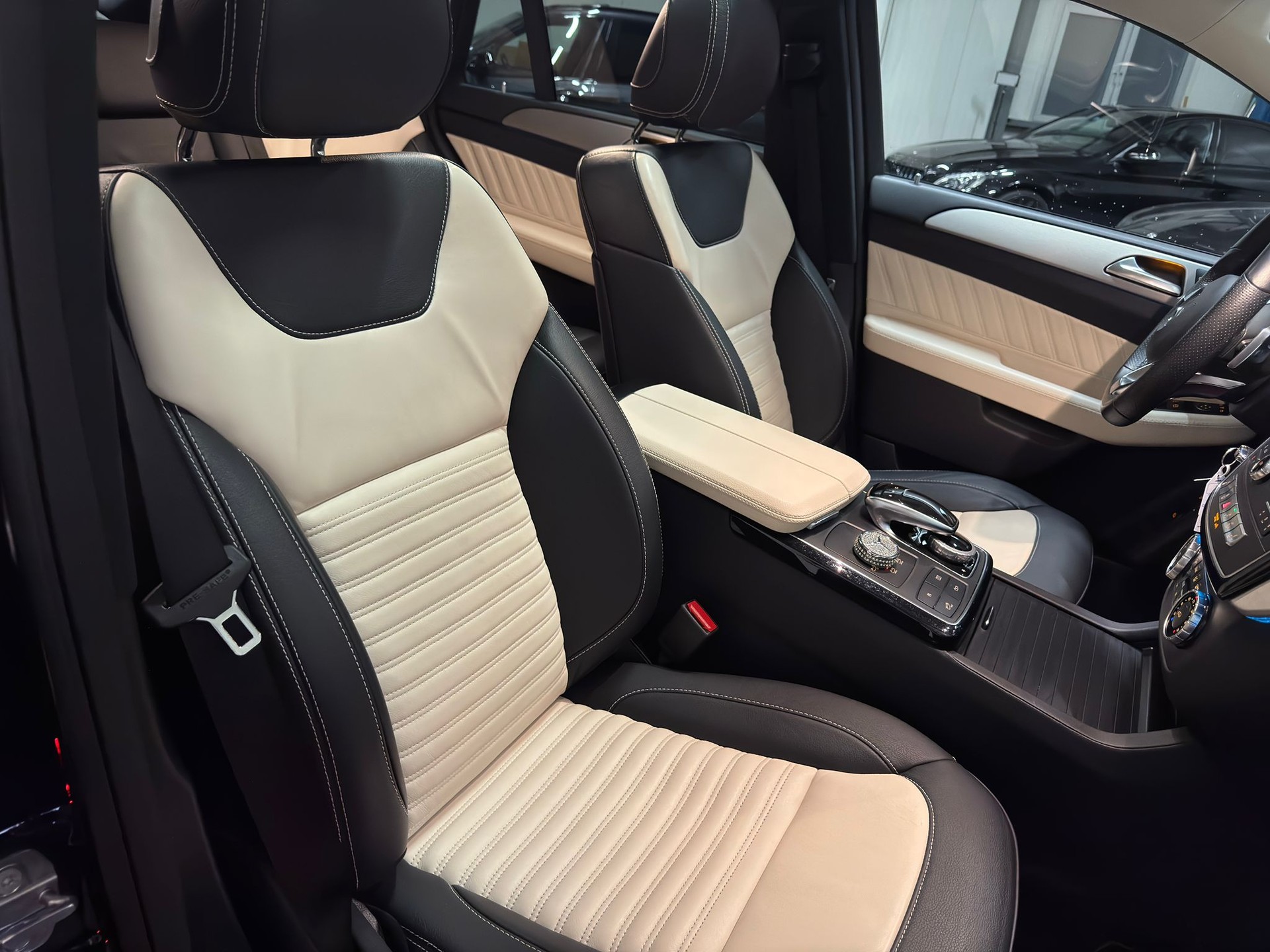 MERCEDES-BENZ GLE 350 d Coupé-image-9