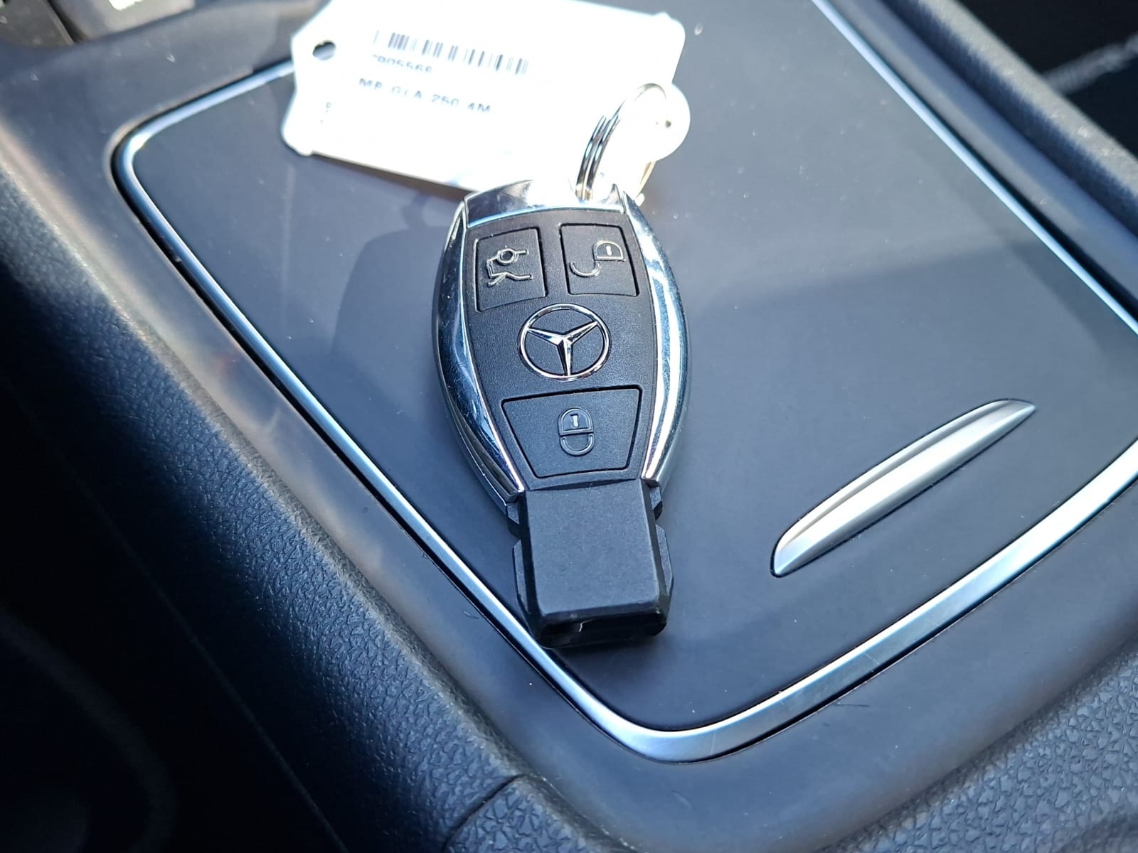 MERCEDES-BENZ GLA 250 4Matic 7G-DCT-image-20