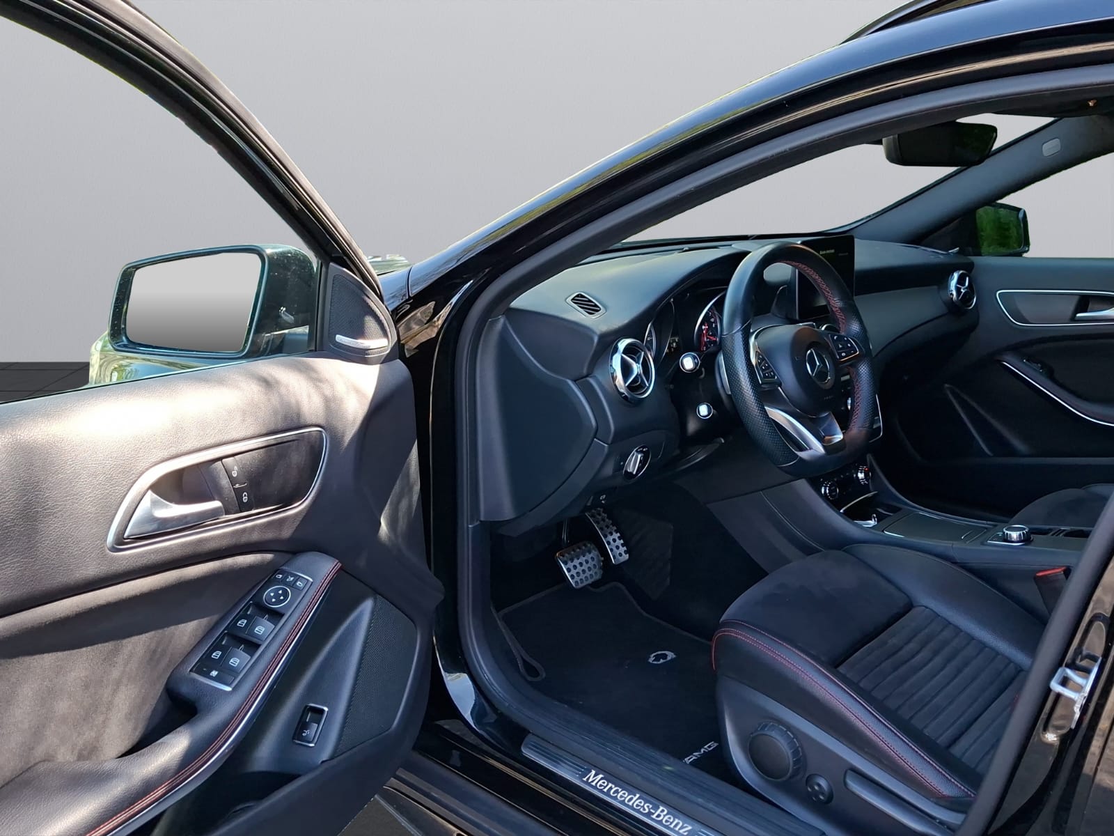 MERCEDES-BENZ GLA 250 4Matic 7G-DCT-image-12