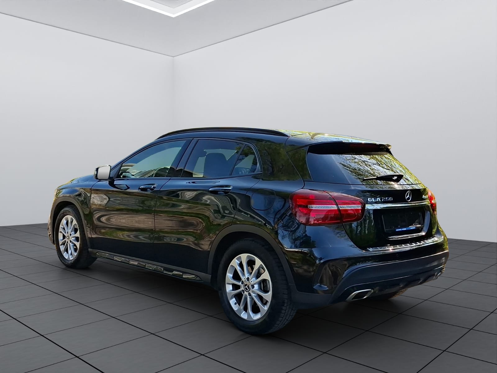 MERCEDES-BENZ GLA 250 4Matic 7G-DCT-image-5