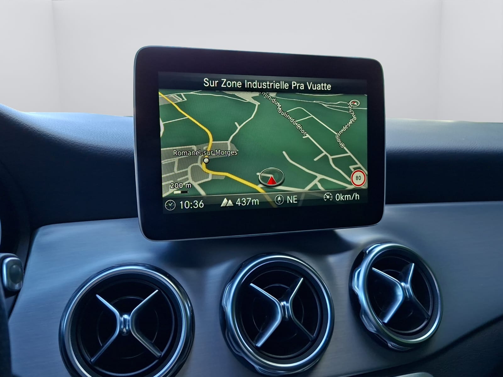 MERCEDES-BENZ GLA 250 4Matic 7G-DCT-image-17