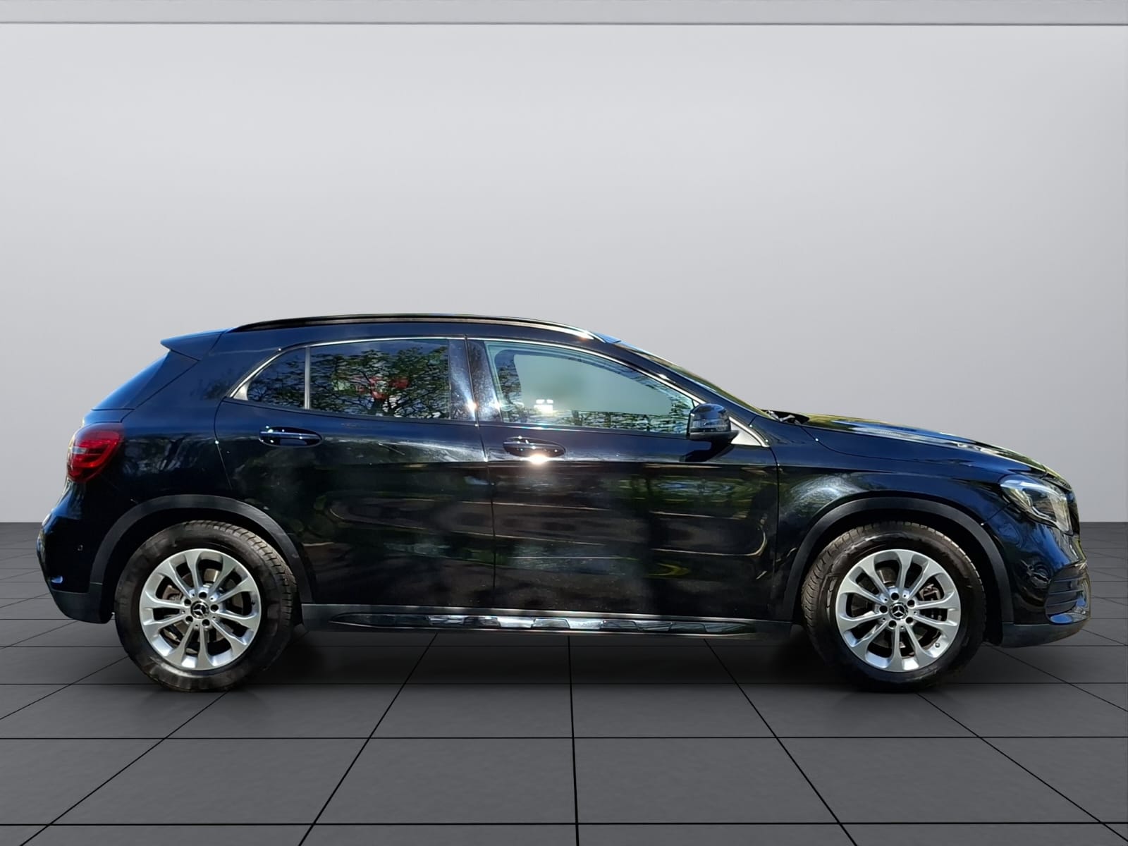 MERCEDES-BENZ GLA 250 4Matic 7G-DCT-image-9
