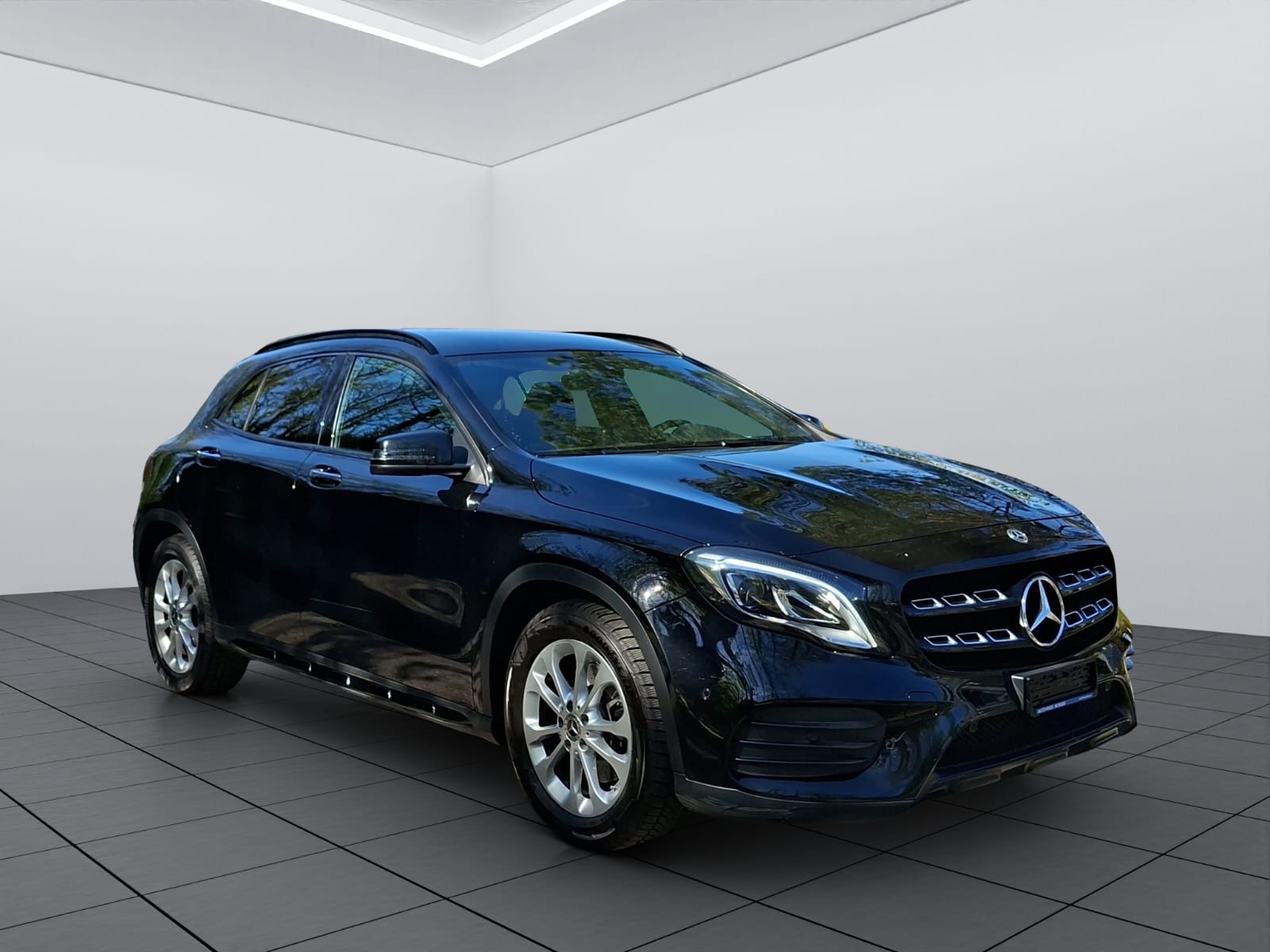 MERCEDES-BENZ GLA 250 4Matic 7G-DCT-image-2