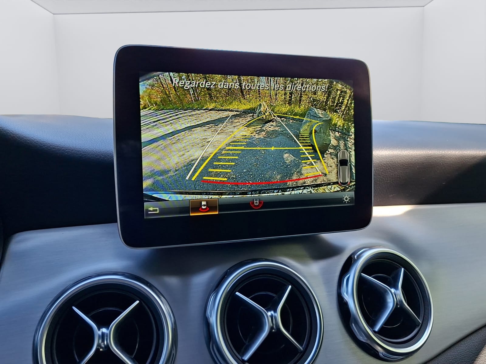 MERCEDES-BENZ GLA 250 4Matic 7G-DCT-image-18