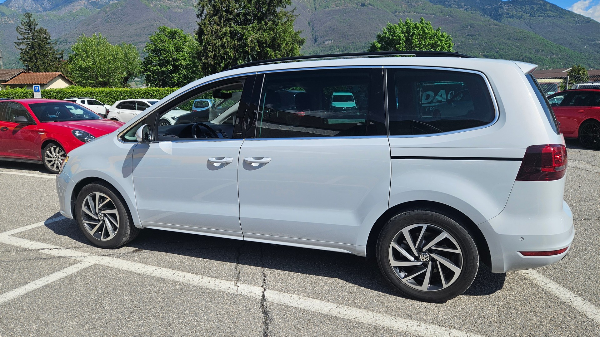 VW Sharan 2.0 TDI BMT Sound 4Motion DSG-image-2