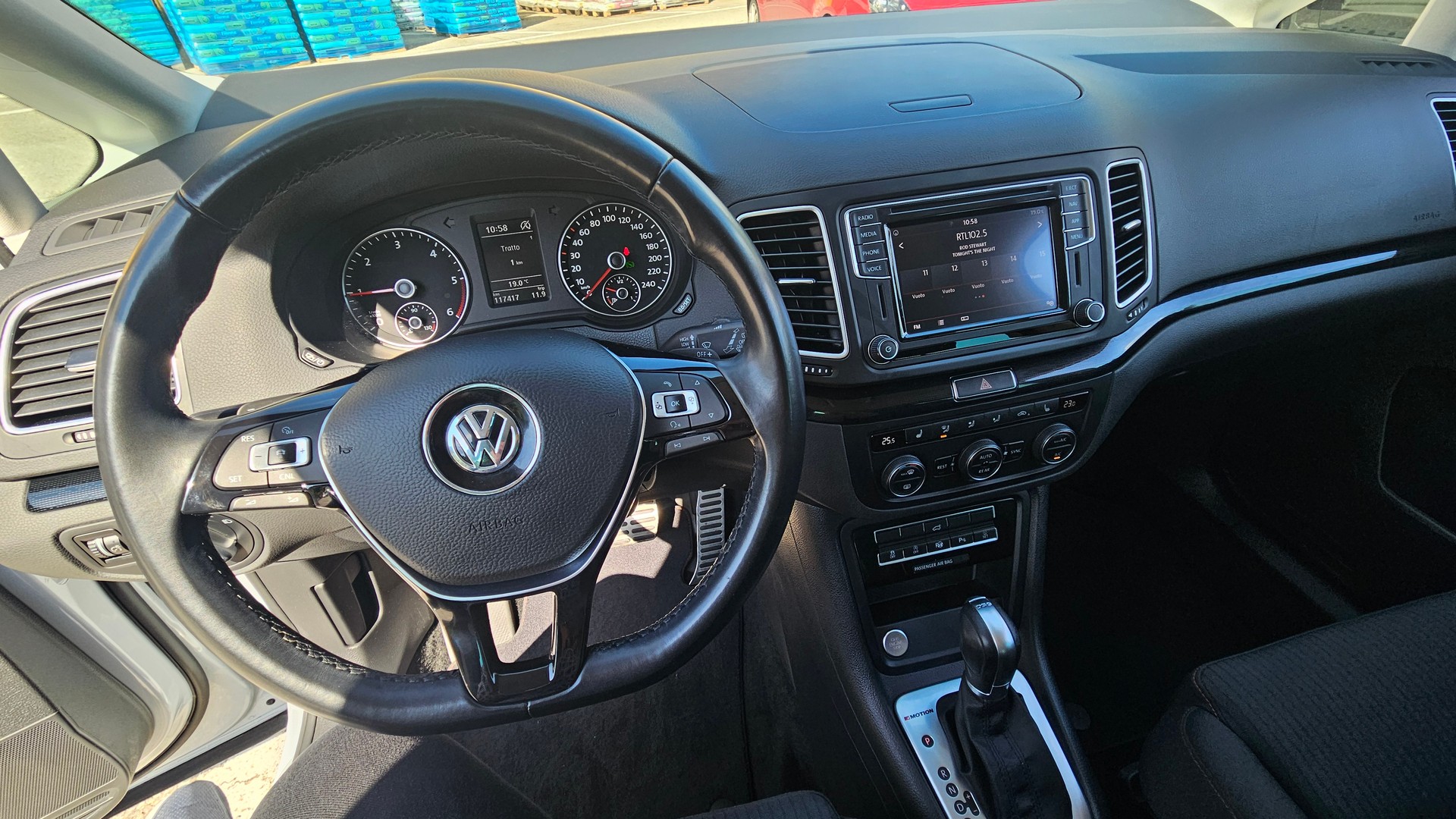 VW Sharan 2.0 TDI BMT Sound 4Motion DSG-image-4
