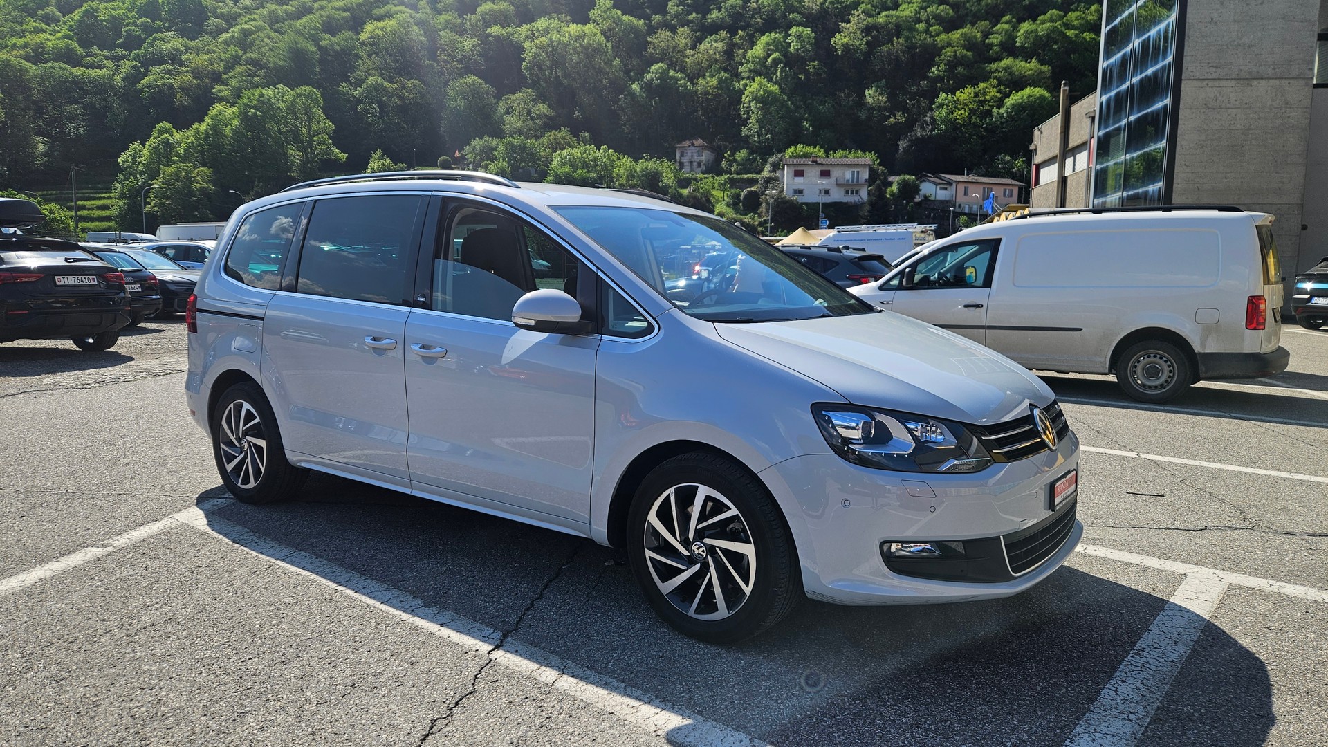 VW Sharan 2.0 TDI BMT Sound 4Motion DSG-image-1