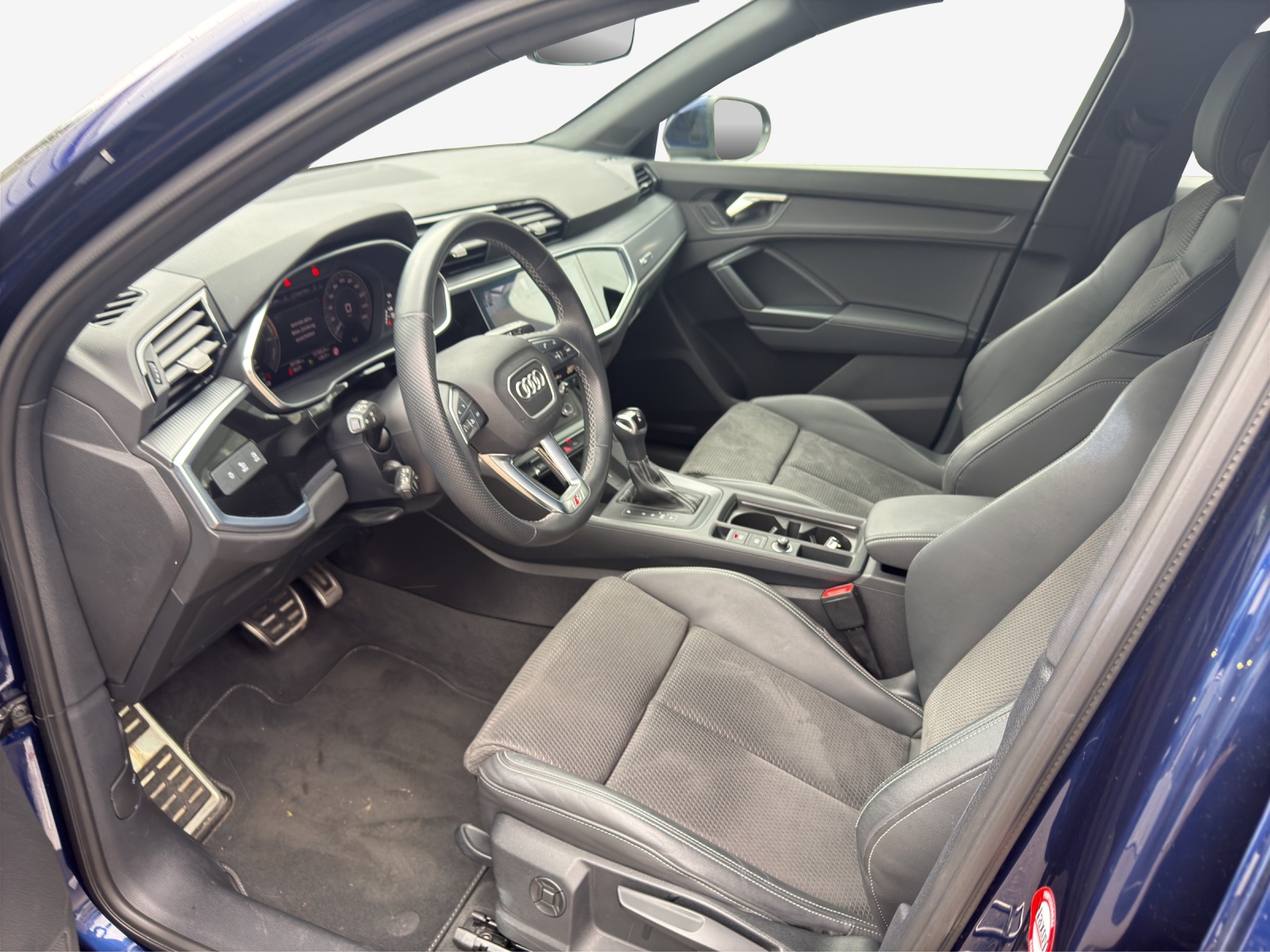 AUDI Q3 Sportback 45 TFSI e S line S-tronic-image-8
