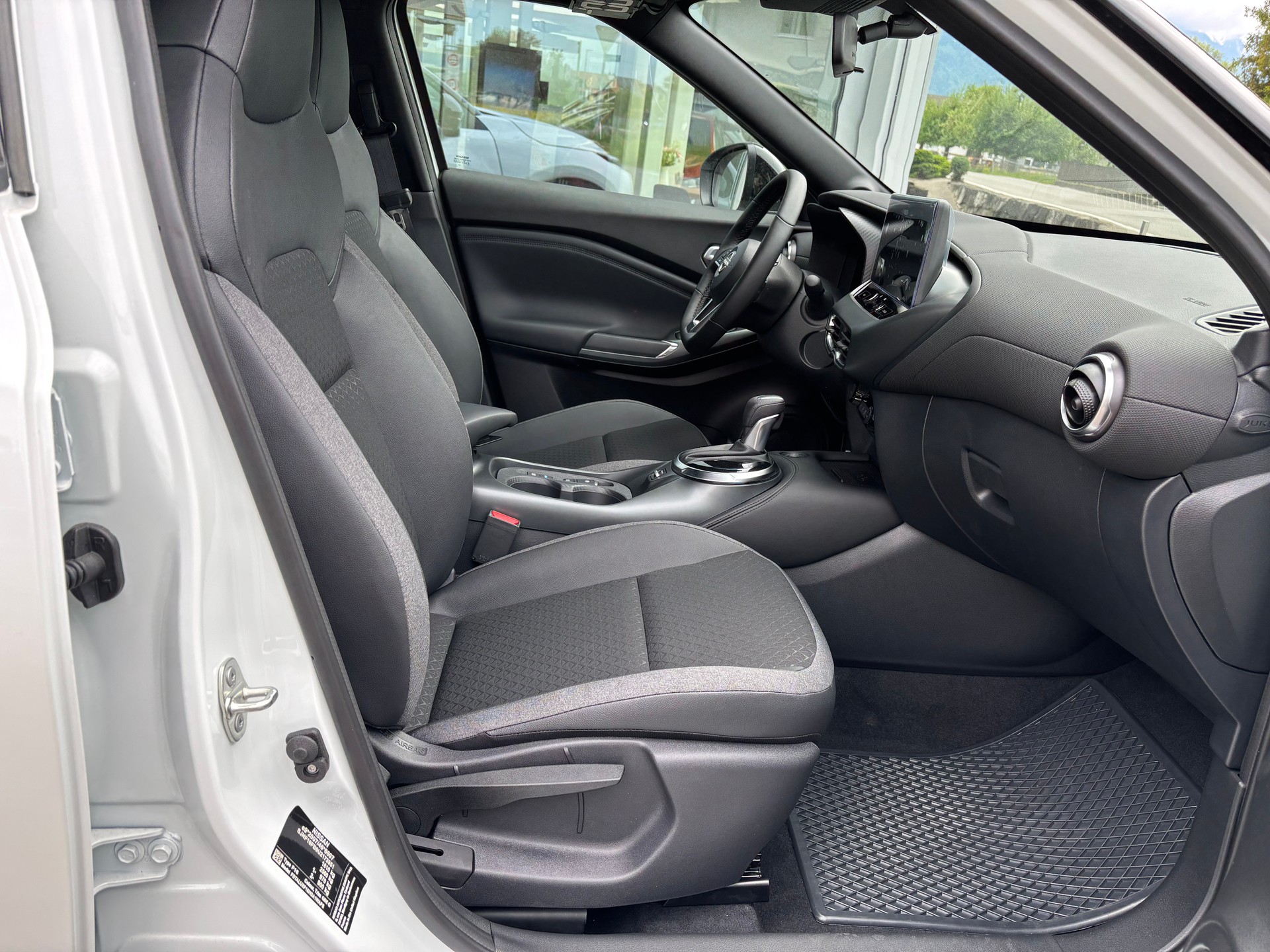 NISSAN Juke 1.6 N-Connecta FHEV-image-7