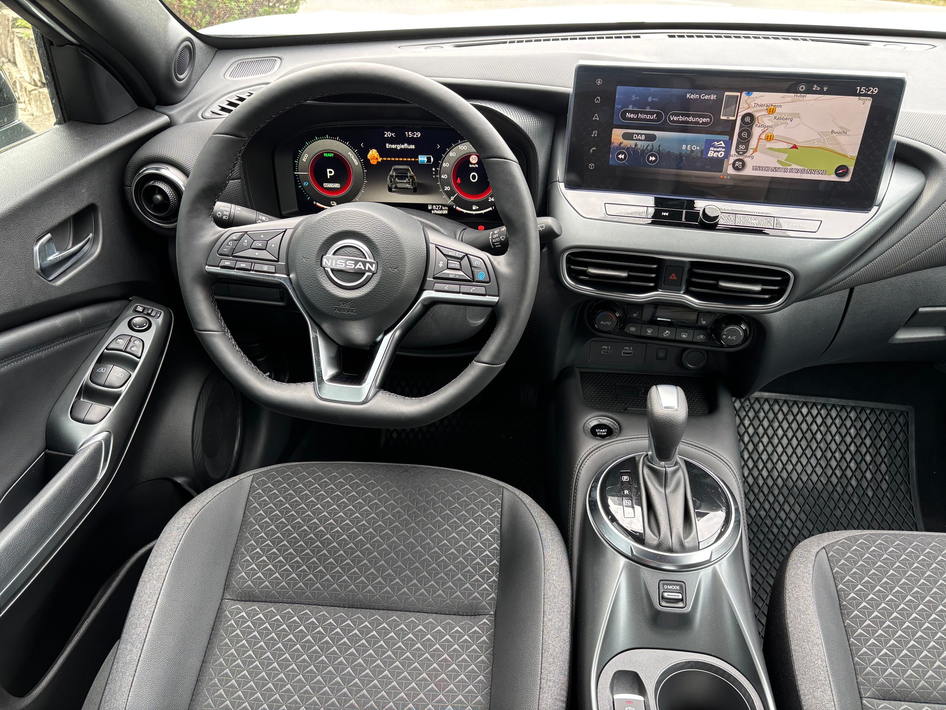 NISSAN Juke 1.6 N-Connecta FHEV-image-9