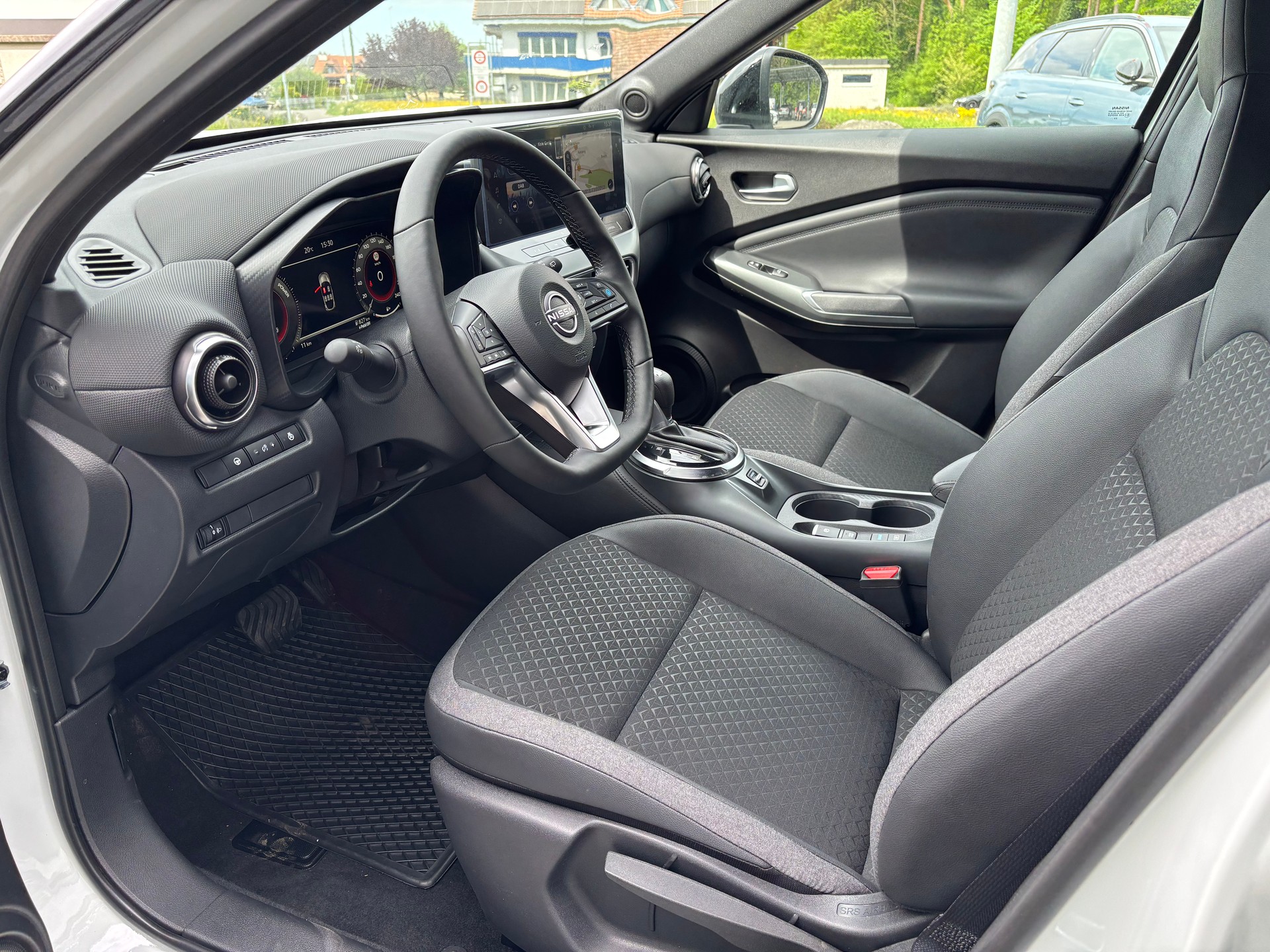 NISSAN Juke 1.6 N-Connecta FHEV-image-10