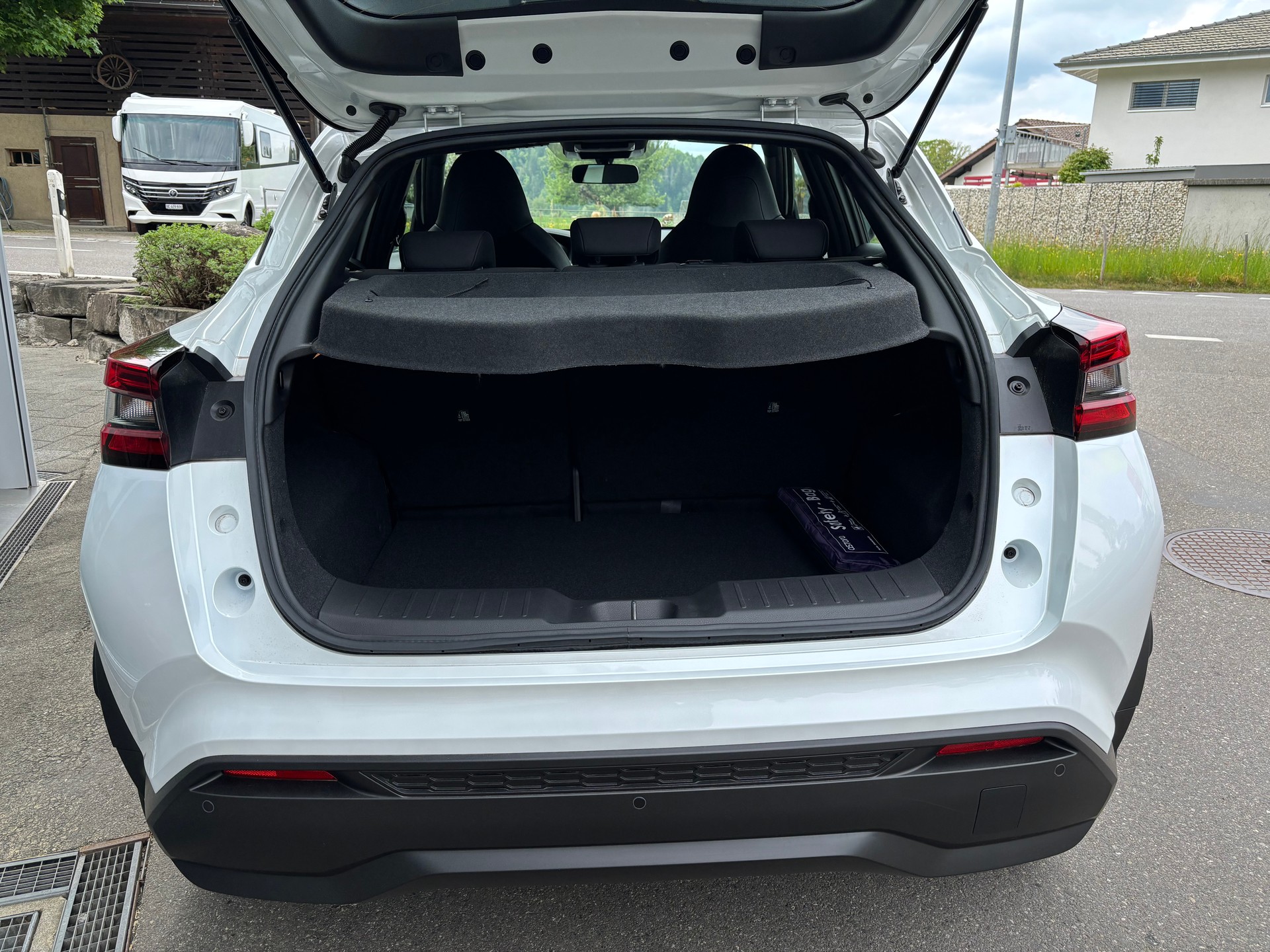 NISSAN Juke 1.6 N-Connecta FHEV-image-4