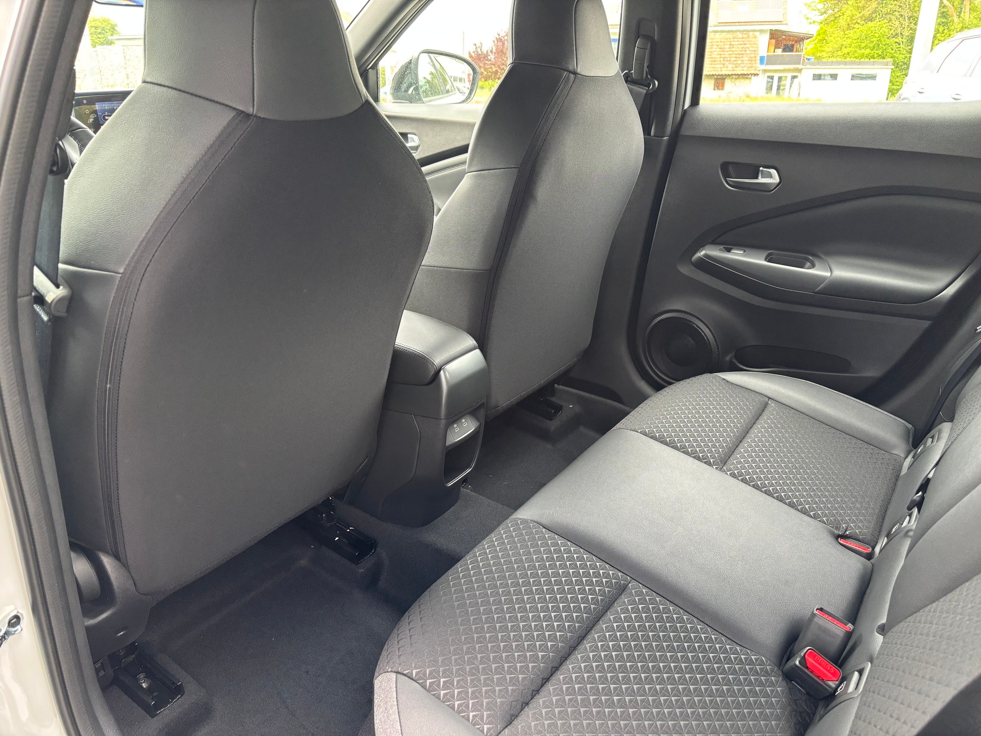 NISSAN Juke 1.6 N-Connecta FHEV-image-8