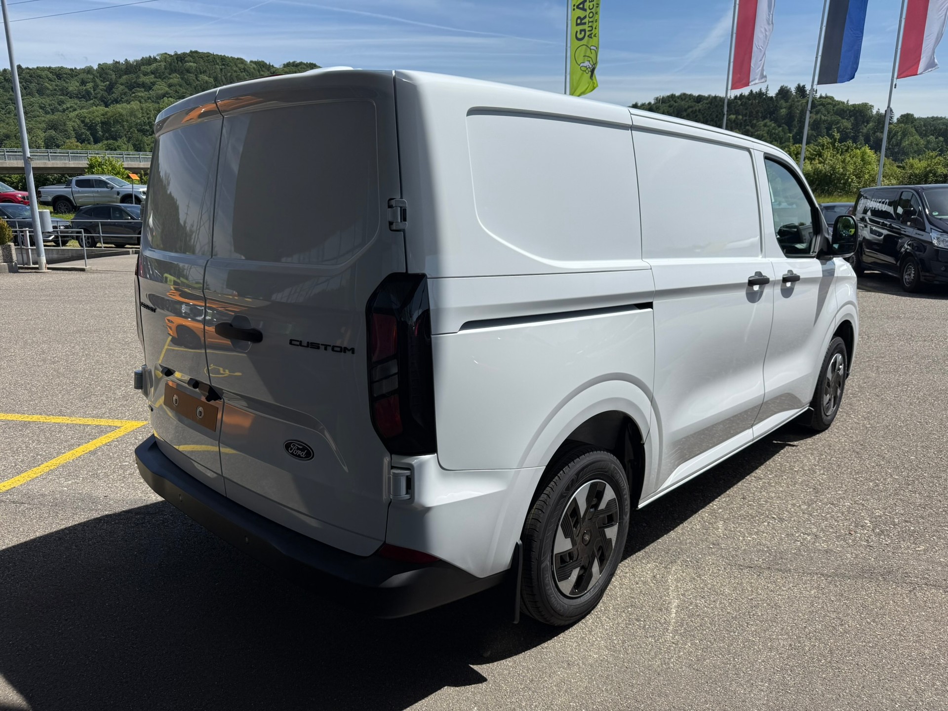 FORD Transit Custom Van PHEV 320 L1H1 Trend Automat-image-5