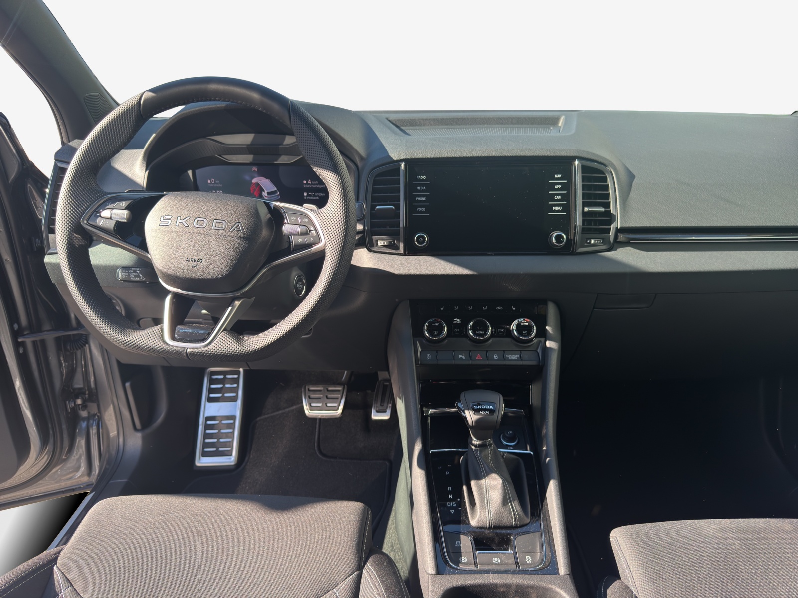 SKODA Karoq 2.0 TSI Dynamic Limited Edition 4x4 DSG-image-8