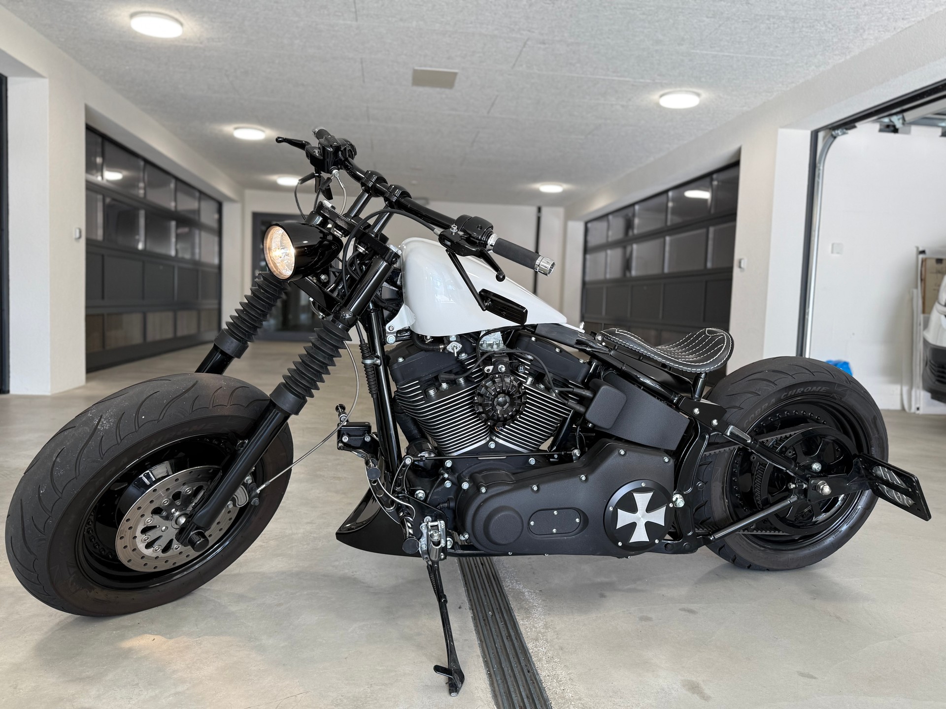 HARLEY-DAVIDSON FXSTB Night Train