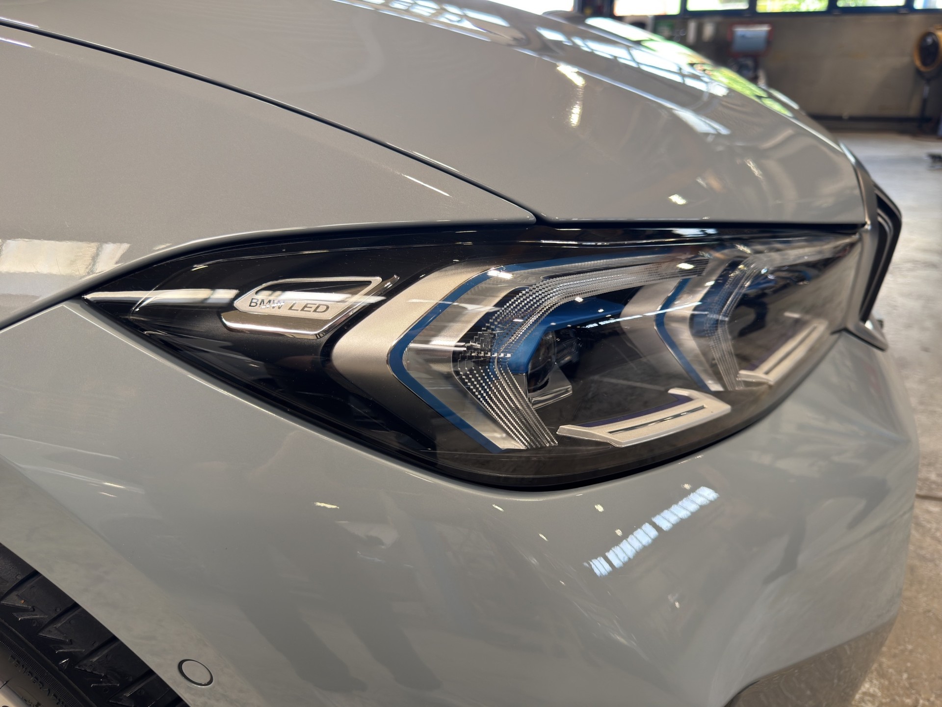 BMW 330e xDrive SAG Touring-image-6