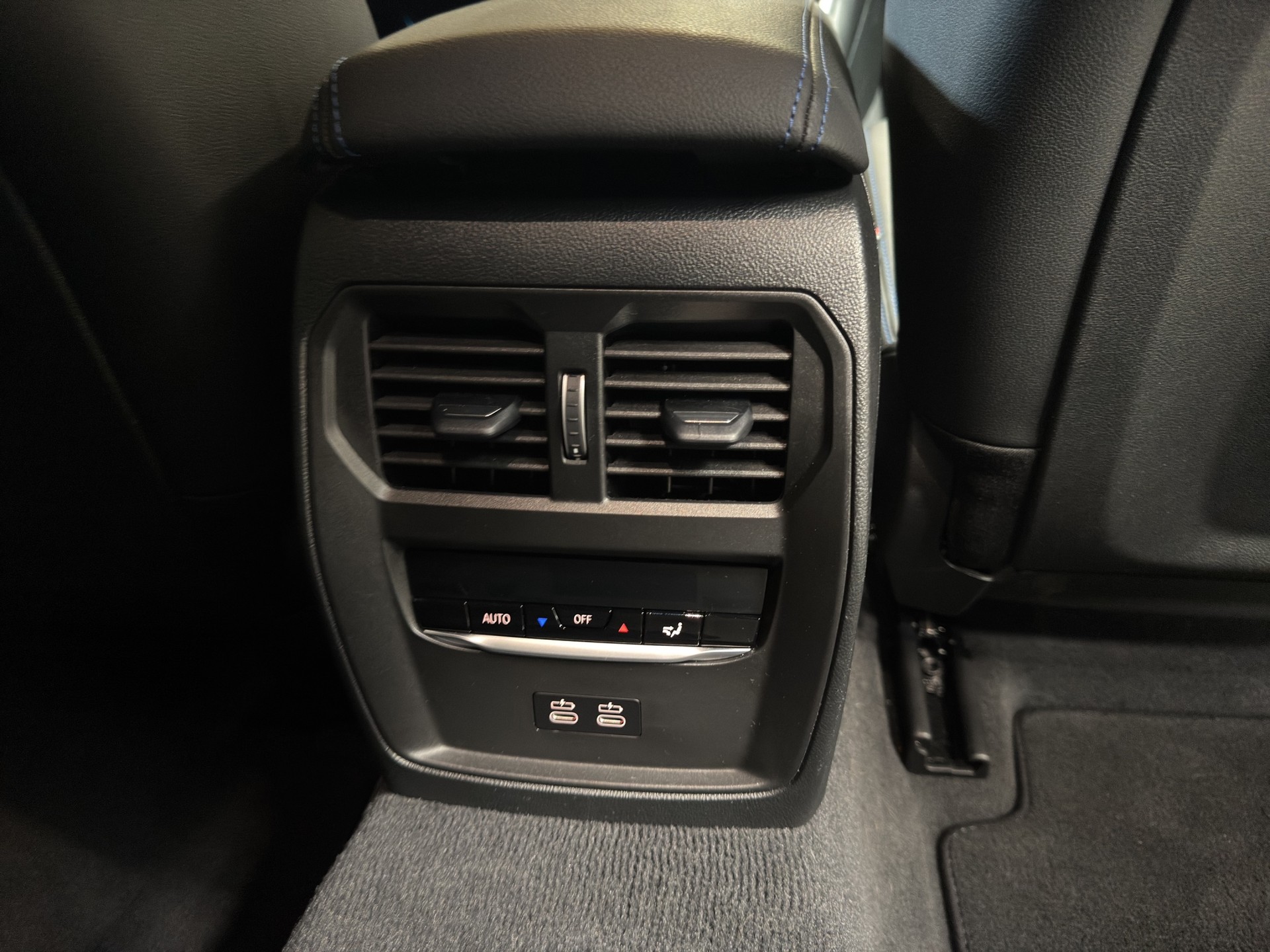 BMW 330e xDrive SAG Touring-image-11