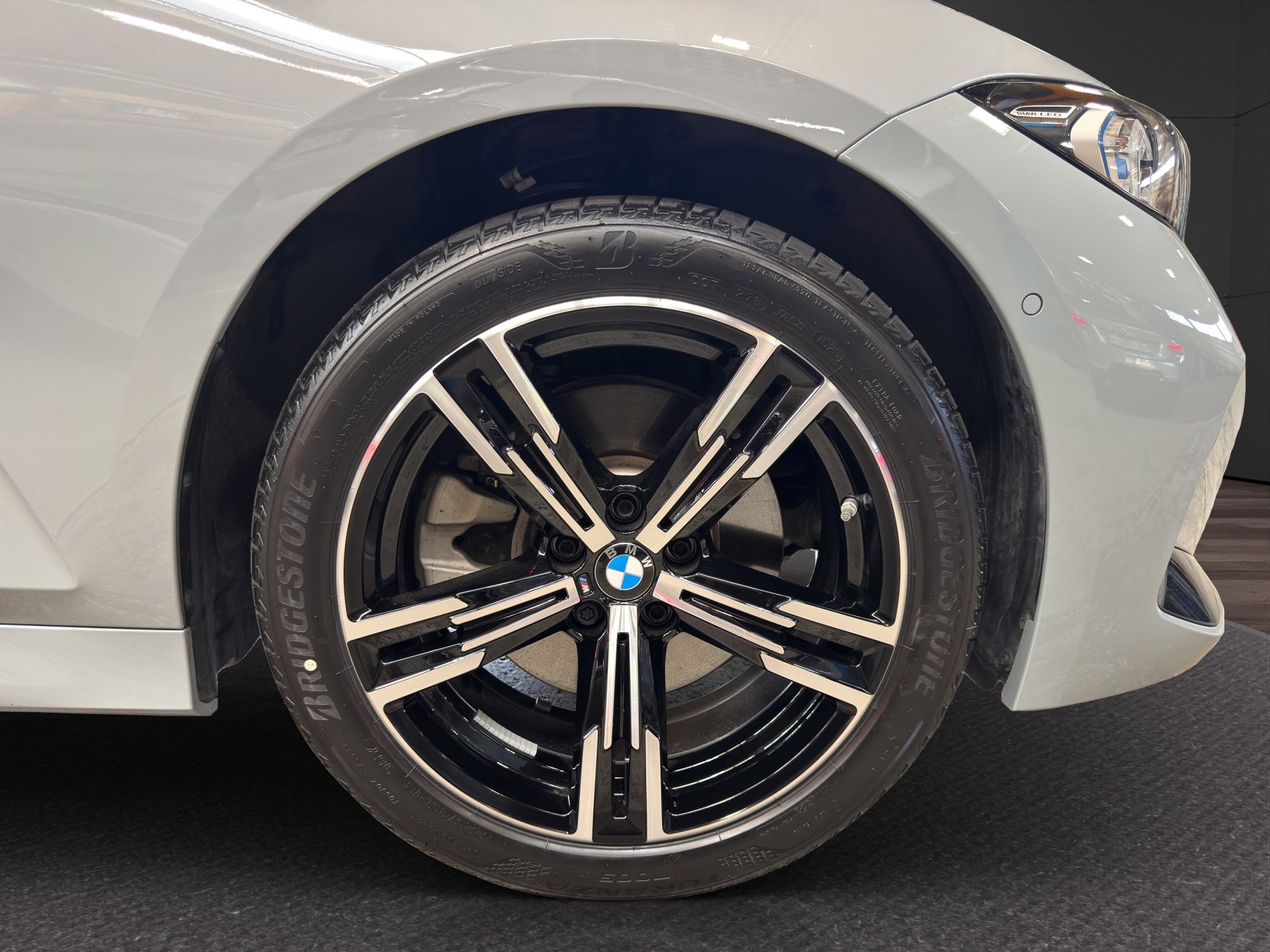 BMW 330e xDrive SAG Touring-image-15
