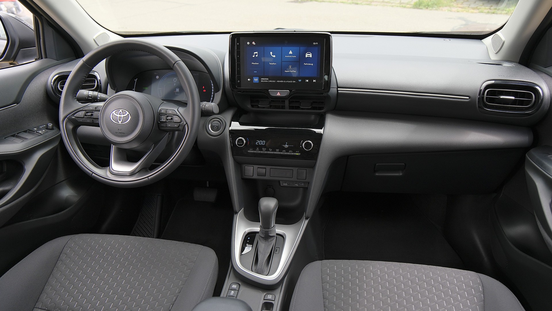 TOYOTA Yaris Cross 1.5 Trend e-CVT-image-24