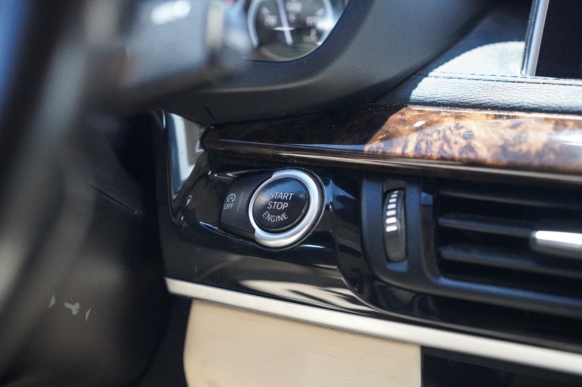 BMW X6 xDrive 50i Steptronic-image-10