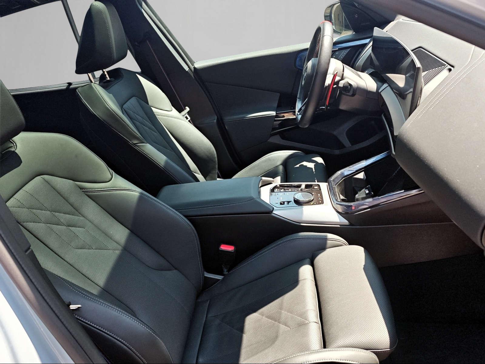 BMW X3 M50-image-14