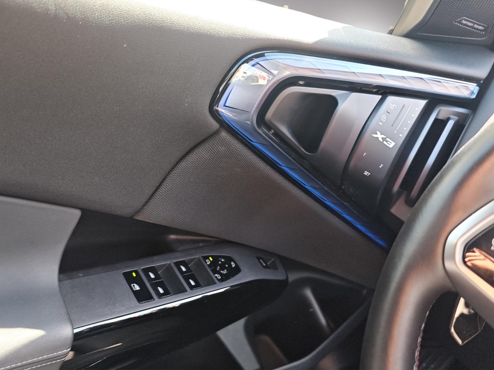 BMW X3 M50-image-21