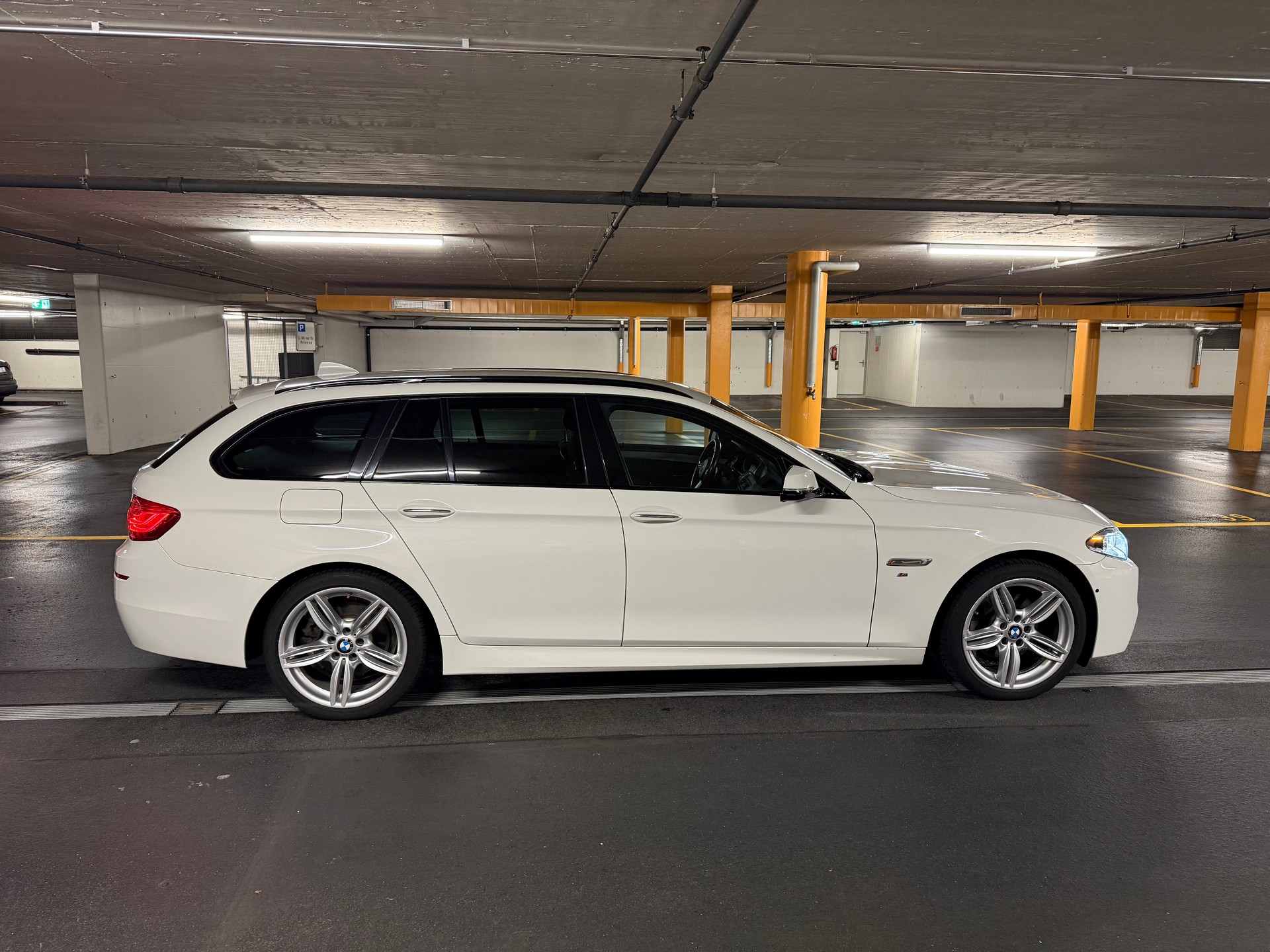BMW 520d Touring xDrive Steptronic-image-5