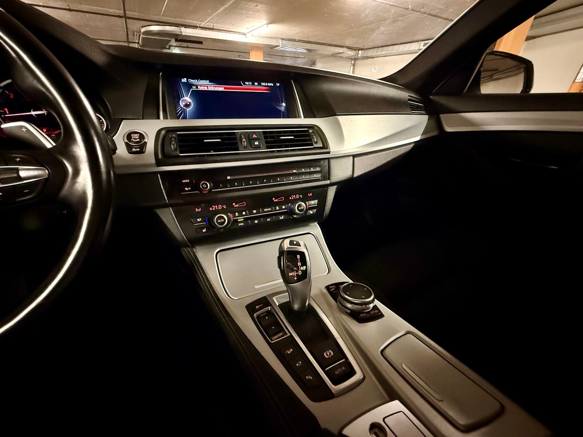 BMW 520d Touring xDrive Steptronic-image-12