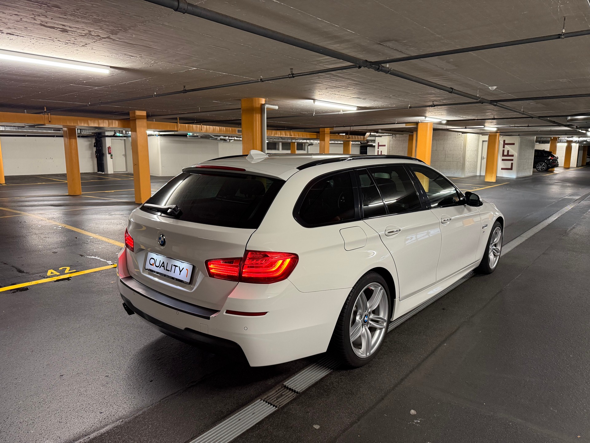 BMW 520d Touring xDrive Steptronic-image-4