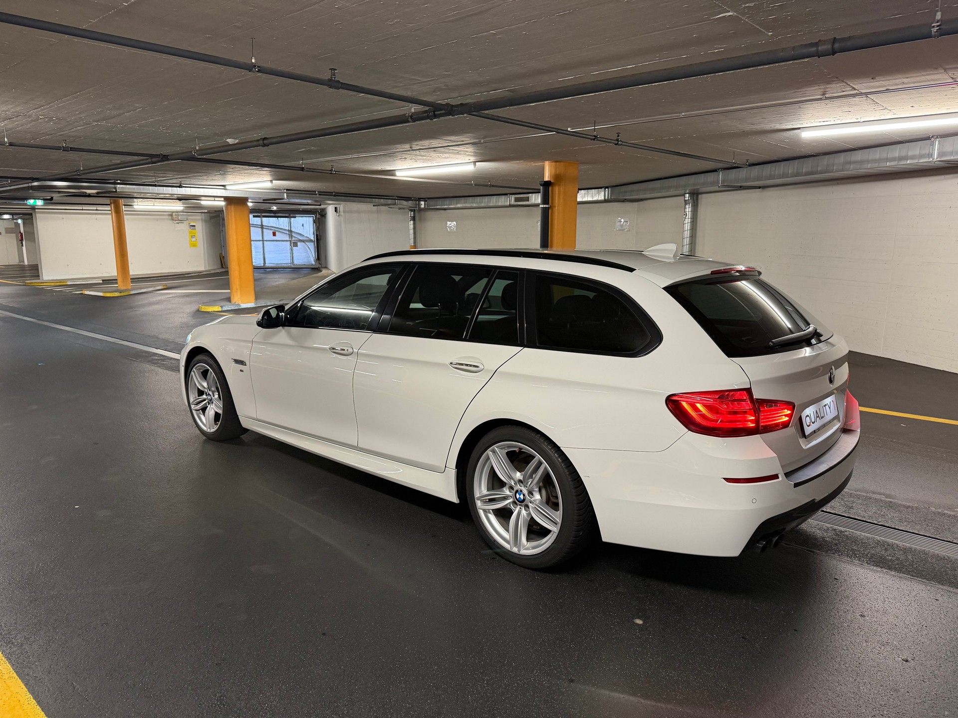 BMW 520d Touring xDrive Steptronic-image-2
