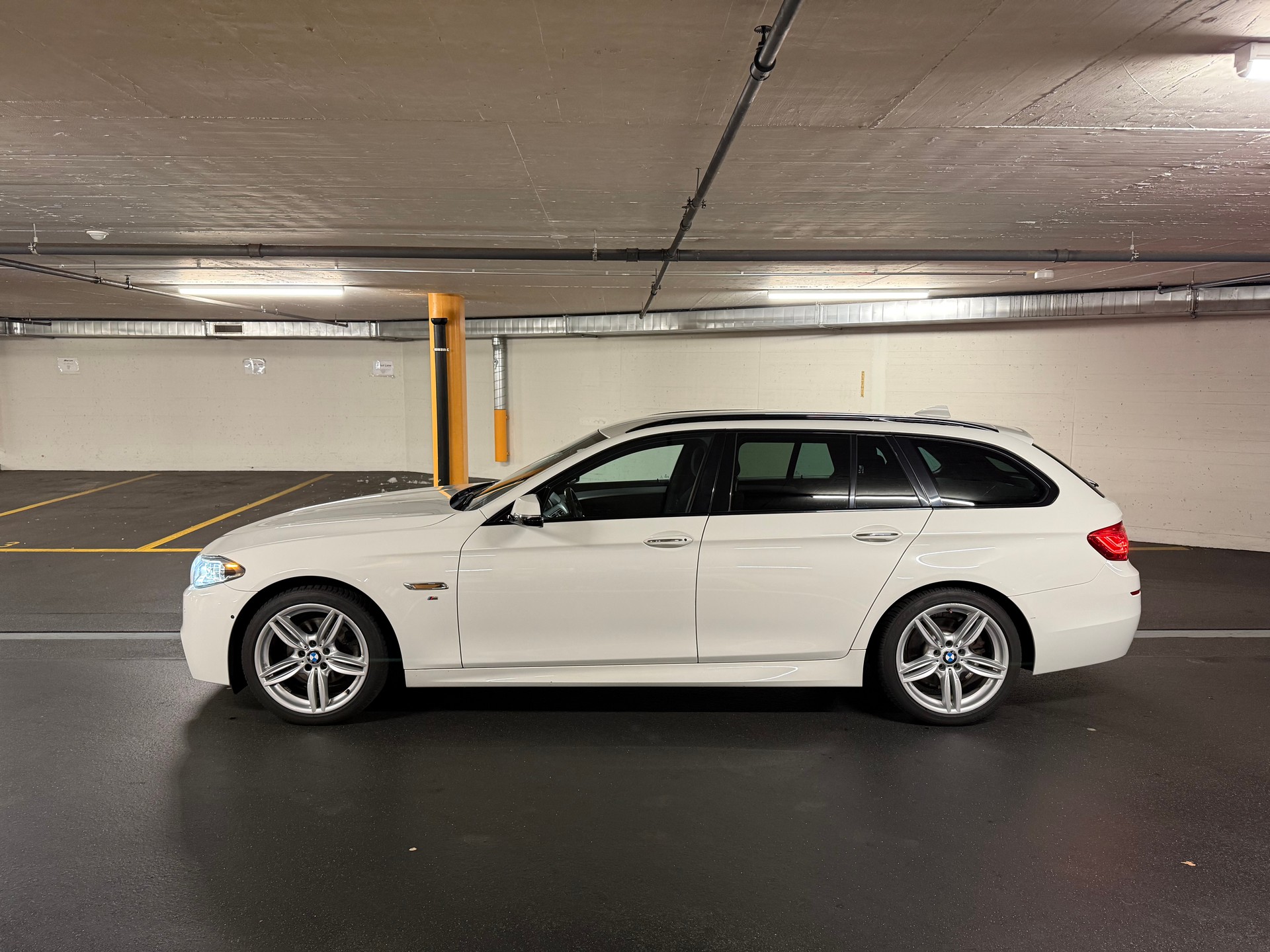 BMW 520d Touring xDrive Steptronic-image-1