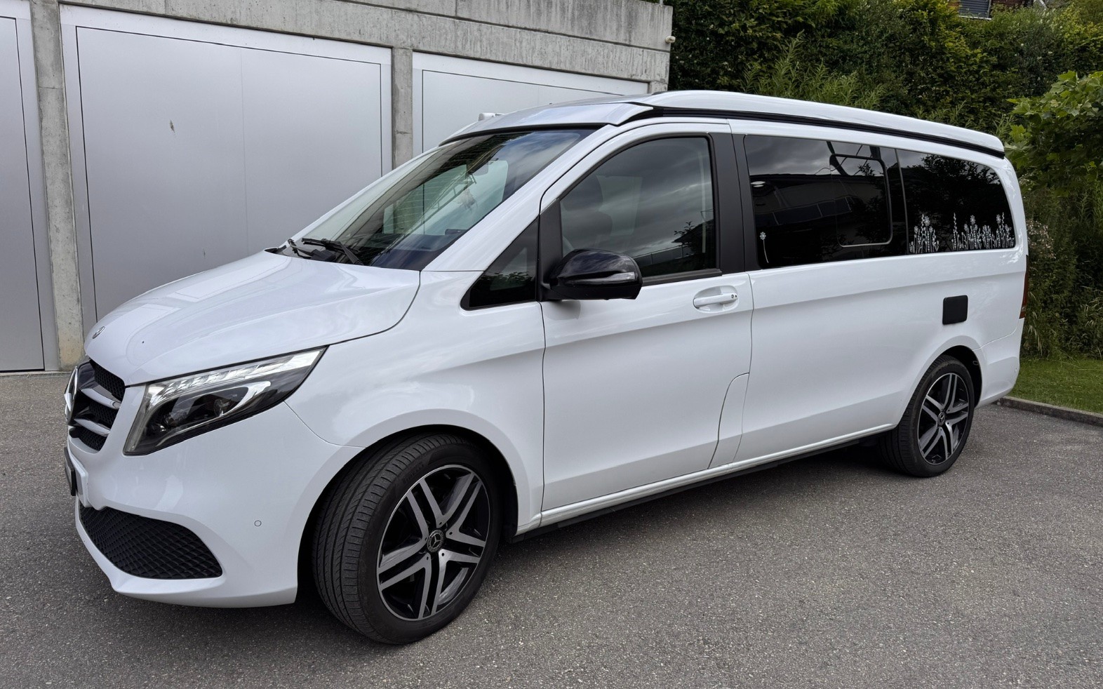 MERCEDES-BENZ 300 d 4matic-image-0