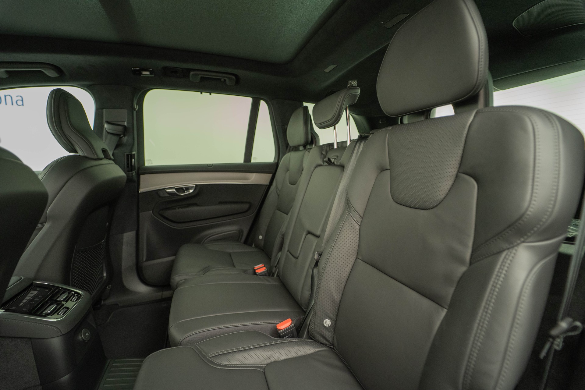 VOLVO XC90 2.0 T8 TE Black Edition eAWD-image-8