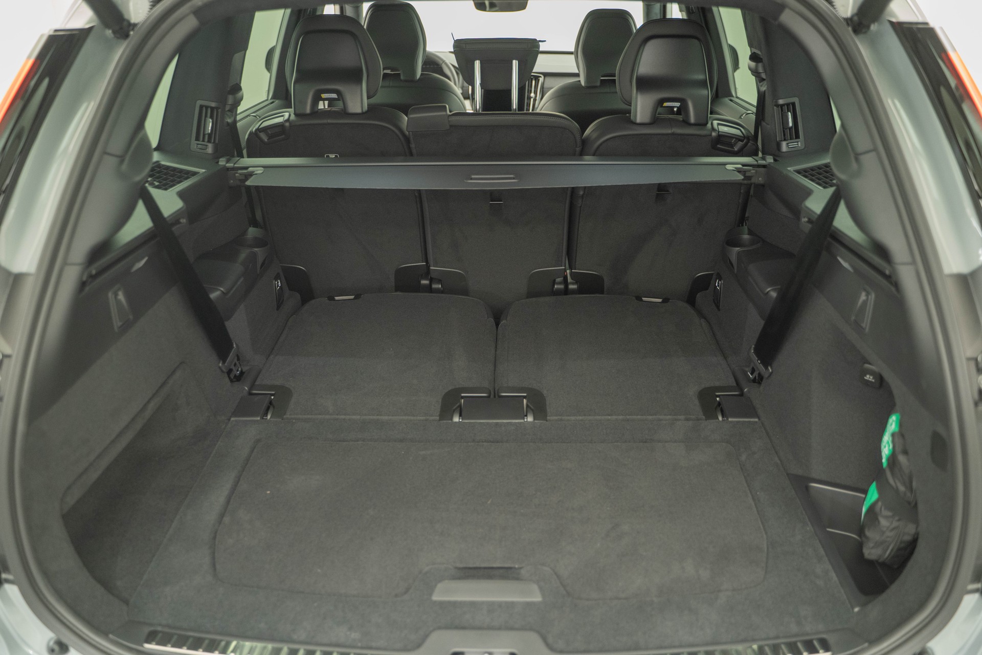 VOLVO XC90 2.0 T8 TE Black Edition eAWD-image-4