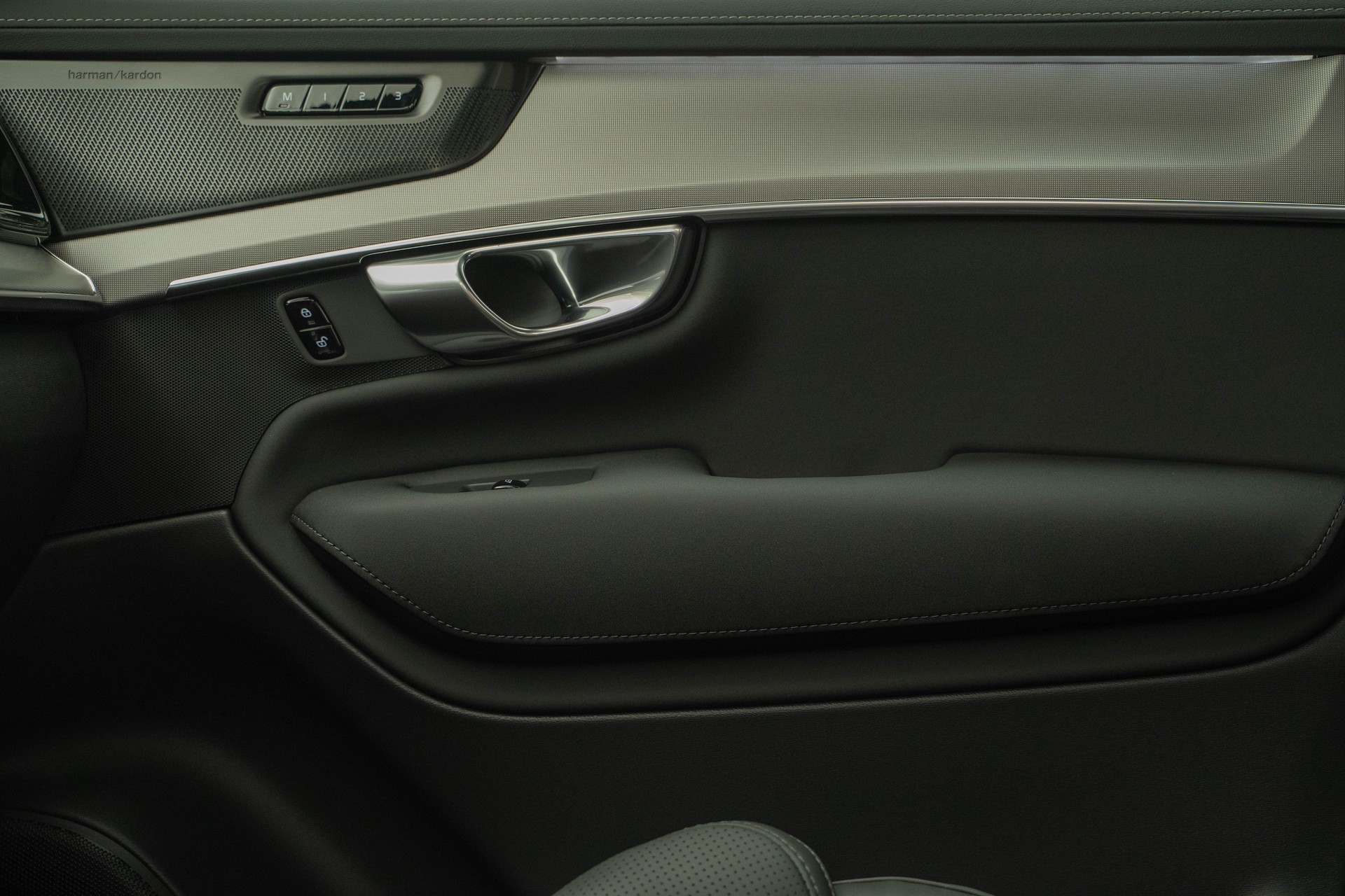 VOLVO XC90 2.0 T8 TE Black Edition eAWD-image-13