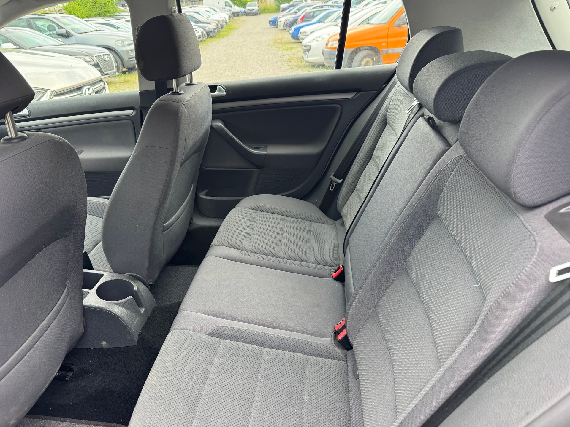 VW Golf 2.0 TDI Comfortline 4Motion-image-8