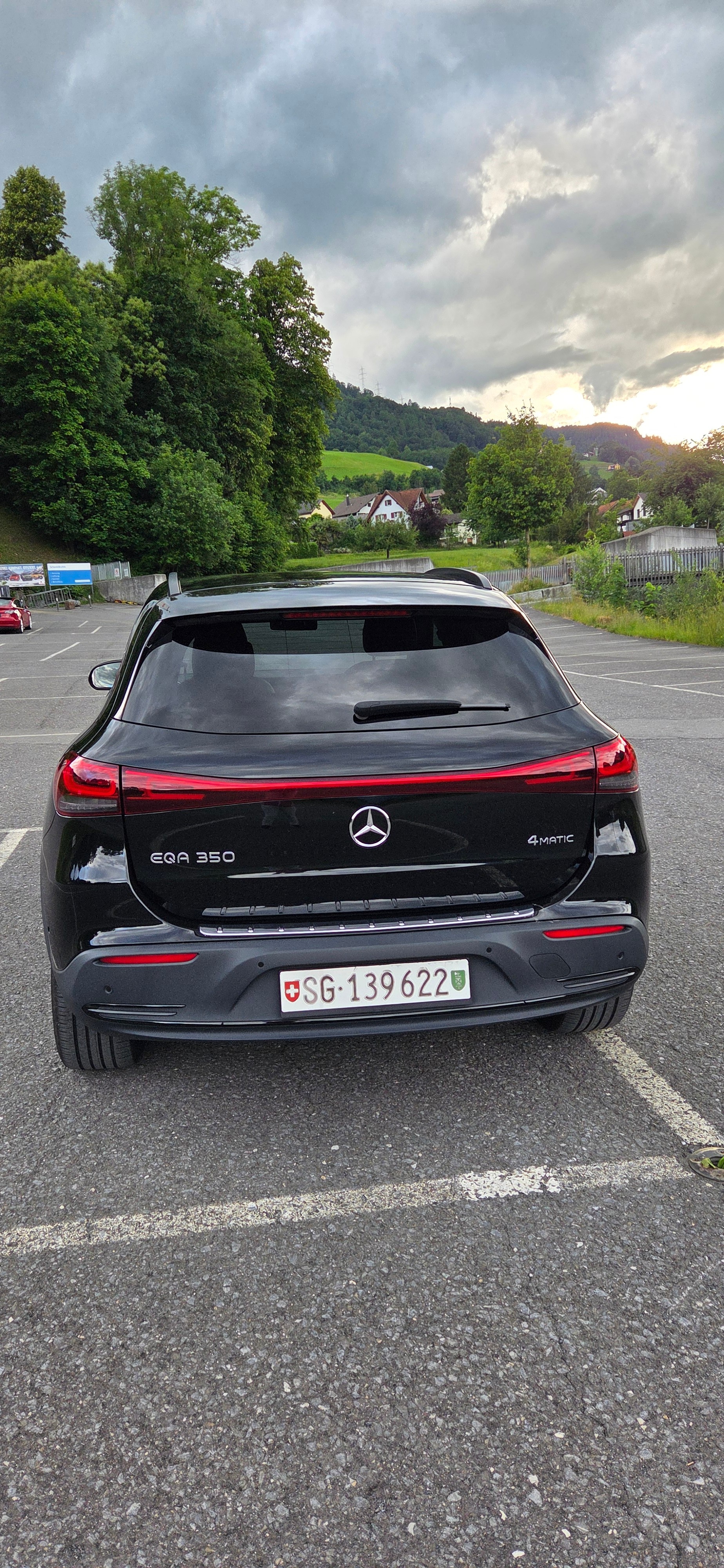 MERCEDES-BENZ EQA 350 Electric Art Line 4matic-image-10
