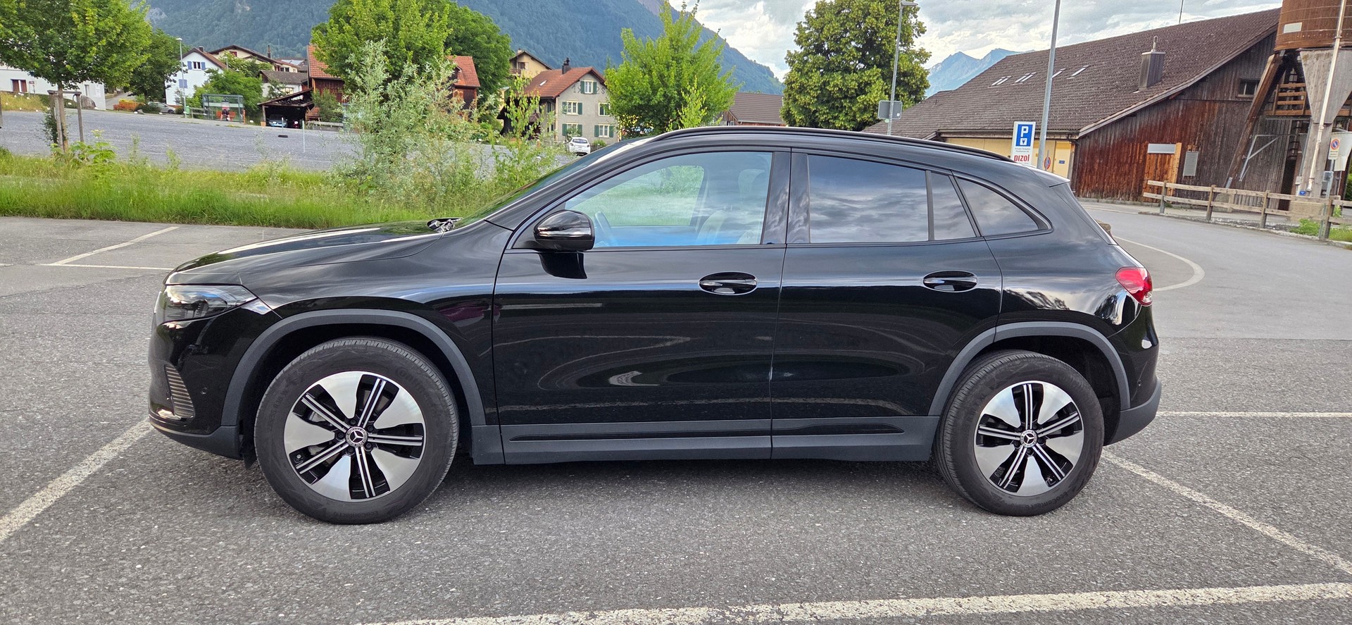 MERCEDES-BENZ EQA 350 Electric Art Line 4matic-image-11
