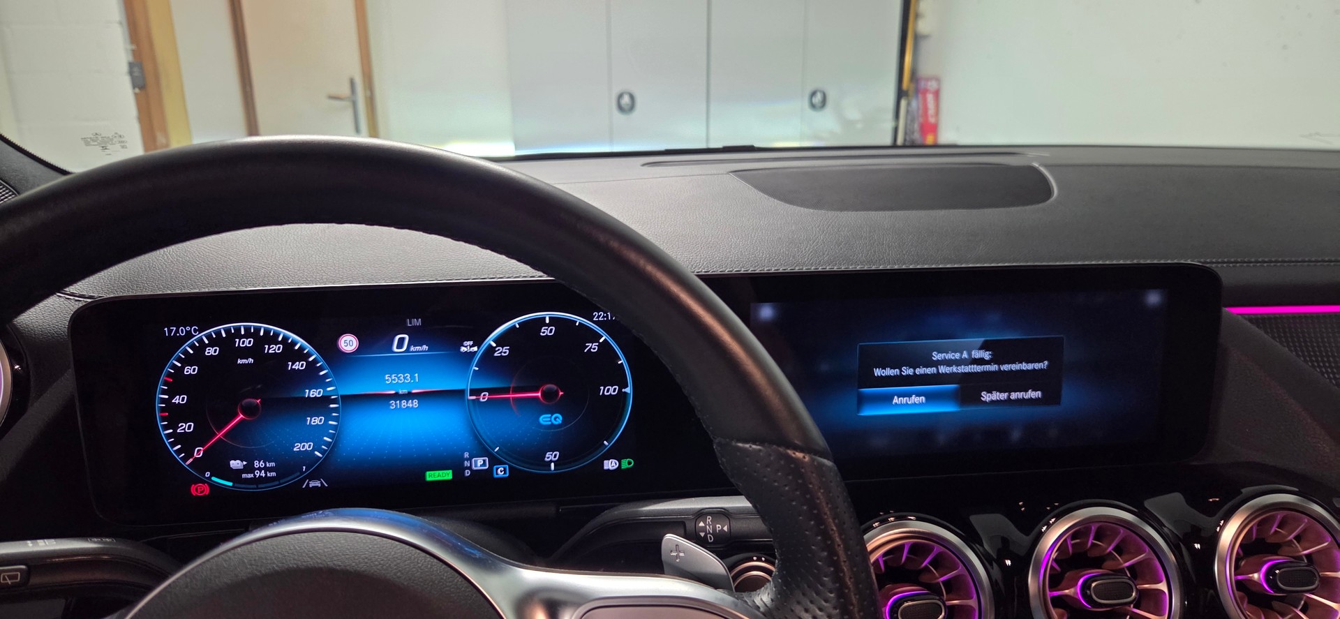 MERCEDES-BENZ EQA 350 Electric Art Line 4matic-image-4