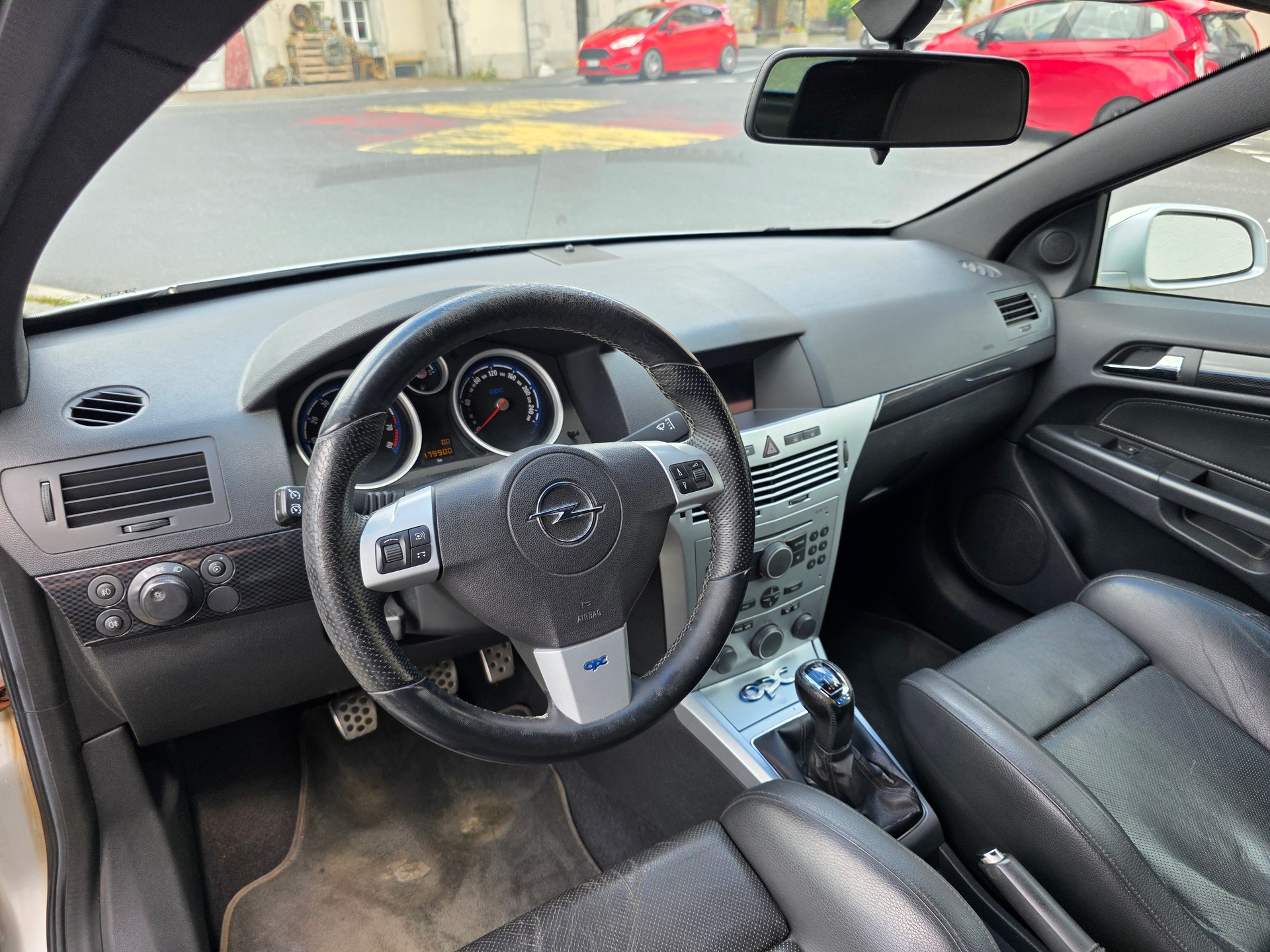 OPEL Astra GTC 2.0i 16V Turbo OPC-image-8