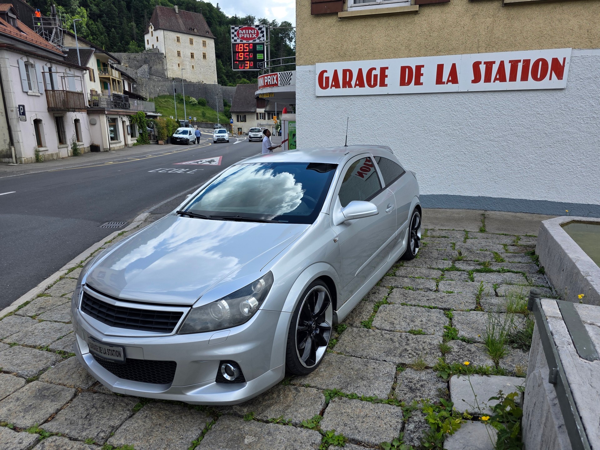 OPEL Astra GTC 2.0i 16V Turbo OPC-image-0