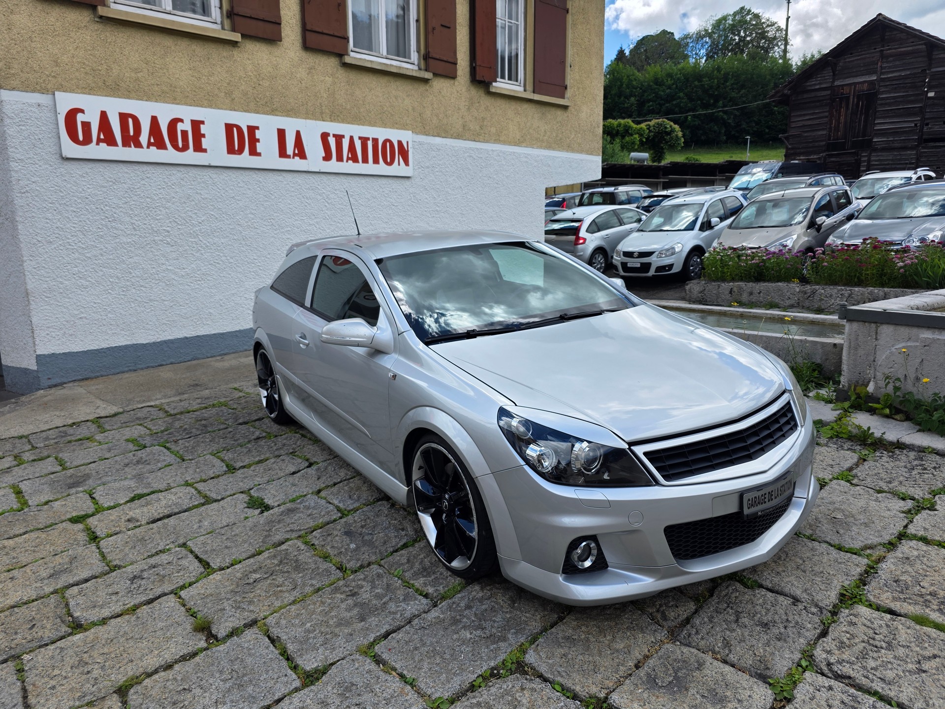 OPEL Astra GTC 2.0i 16V Turbo OPC-image-2