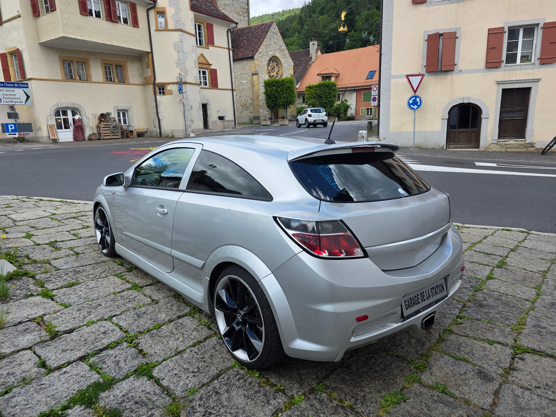 OPEL Astra GTC 2.0i 16V Turbo OPC-image-5